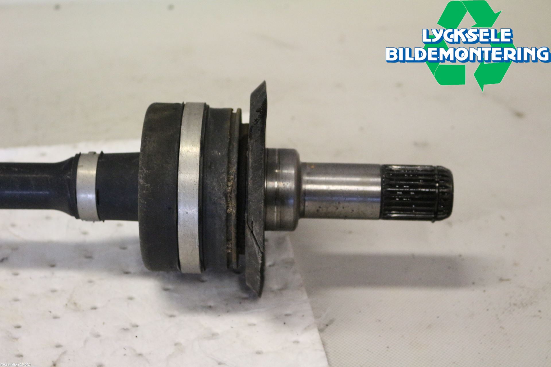 BMW 5 G30/G31/F90 17-23 Drivaxel Bak Vänster