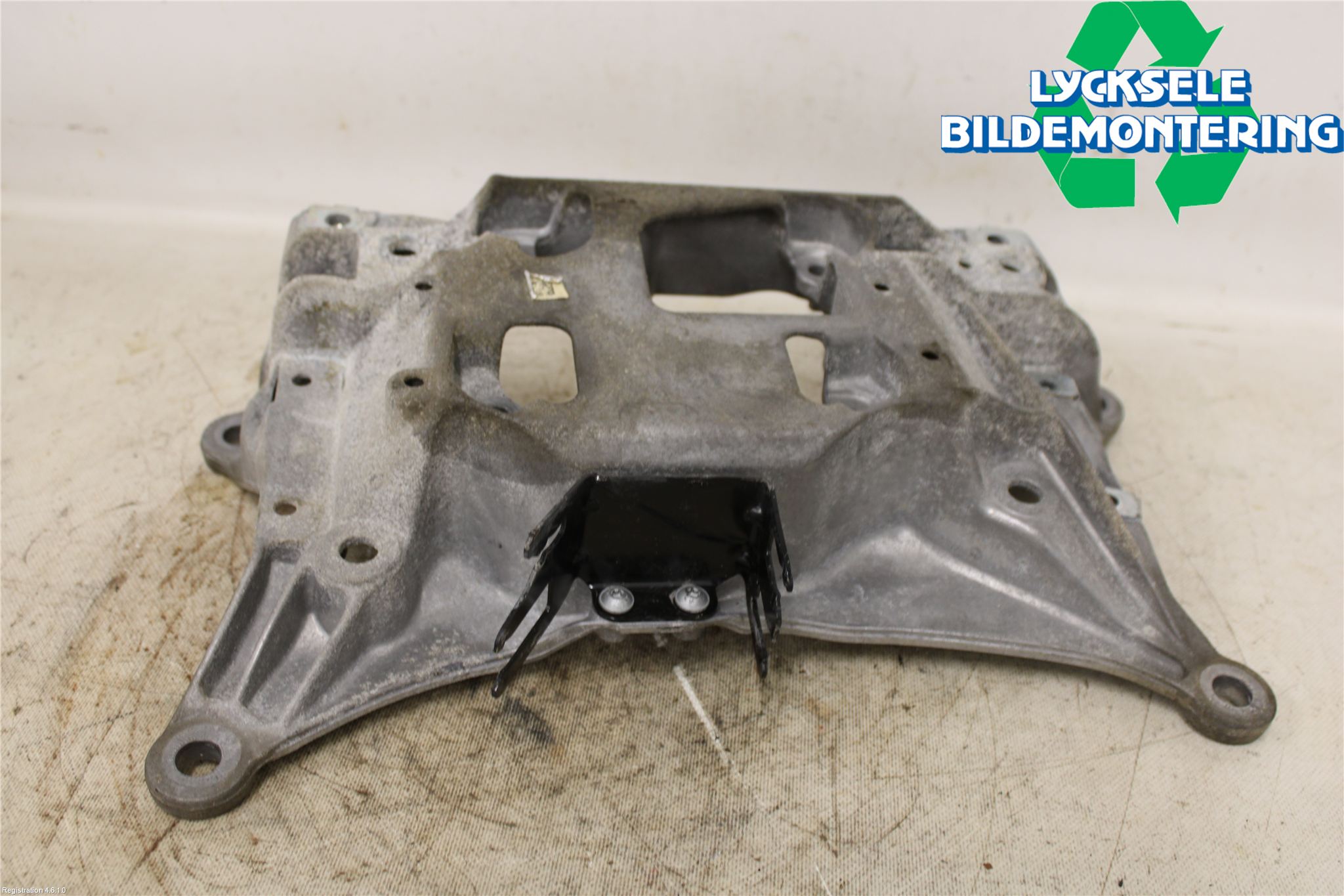 Audi A6 F2/C8 19- Växellådsbalk