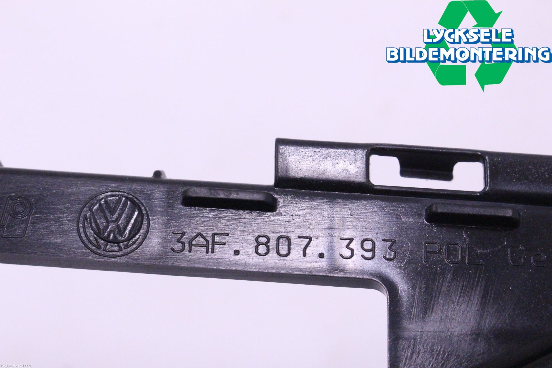Volkswagen VW PASSAT 11-14 Stötfångarfäste Bak Vä