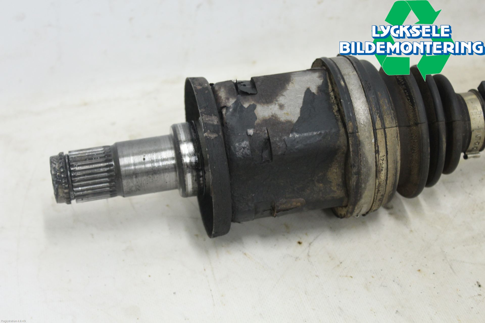 Toyota HILUX 16- Drivaxel Fram Höger