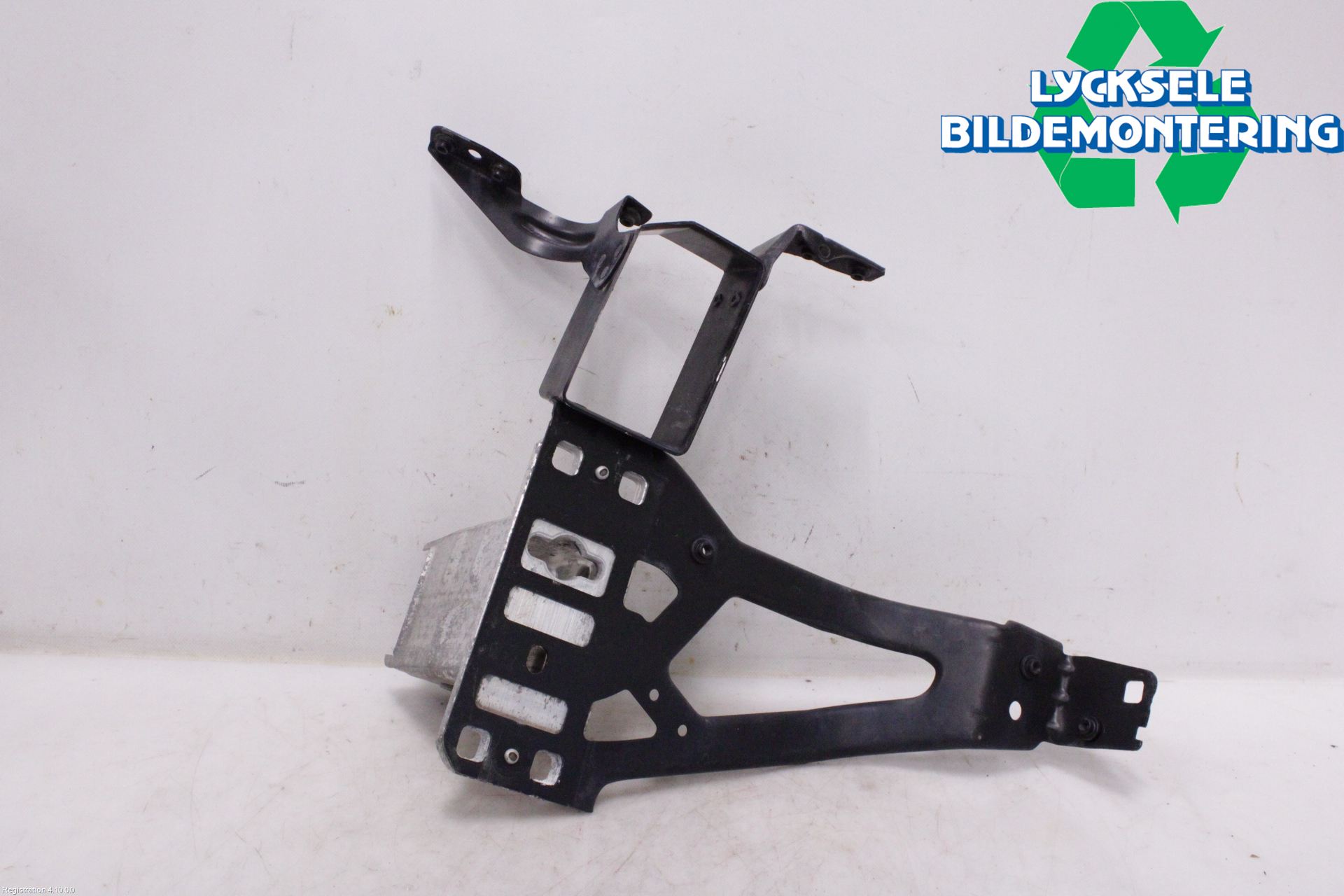 BMW 5 E60/61 Sed/Tou 02-10 Stötfångarbärjärn Fram