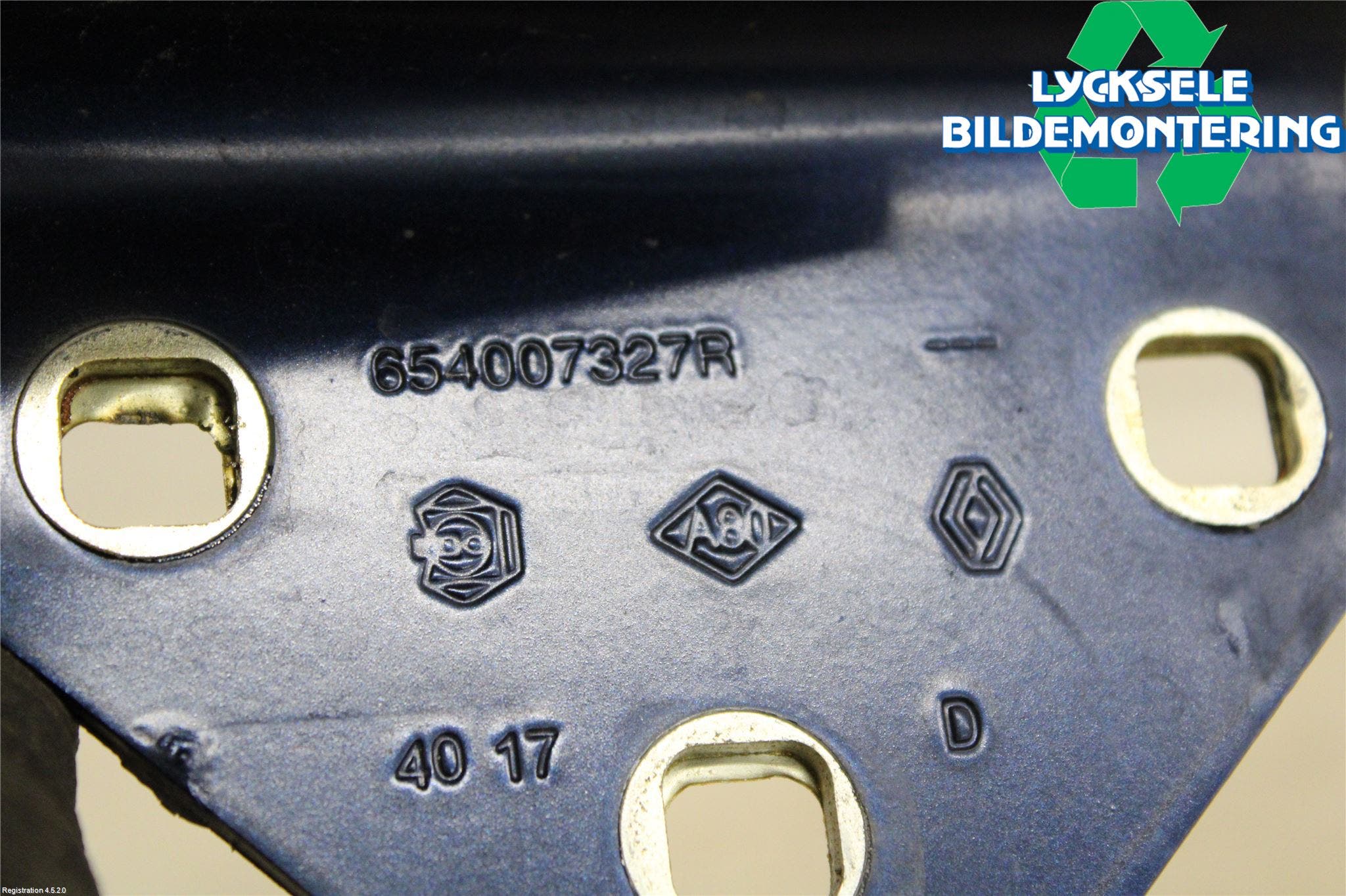 Dacia DUSTER 10-17 Huvgångjärn