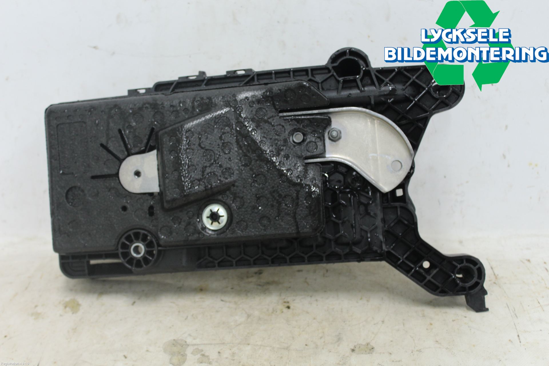 Audi Q3 F3 19- Batterilåda-Fäste-Hållare