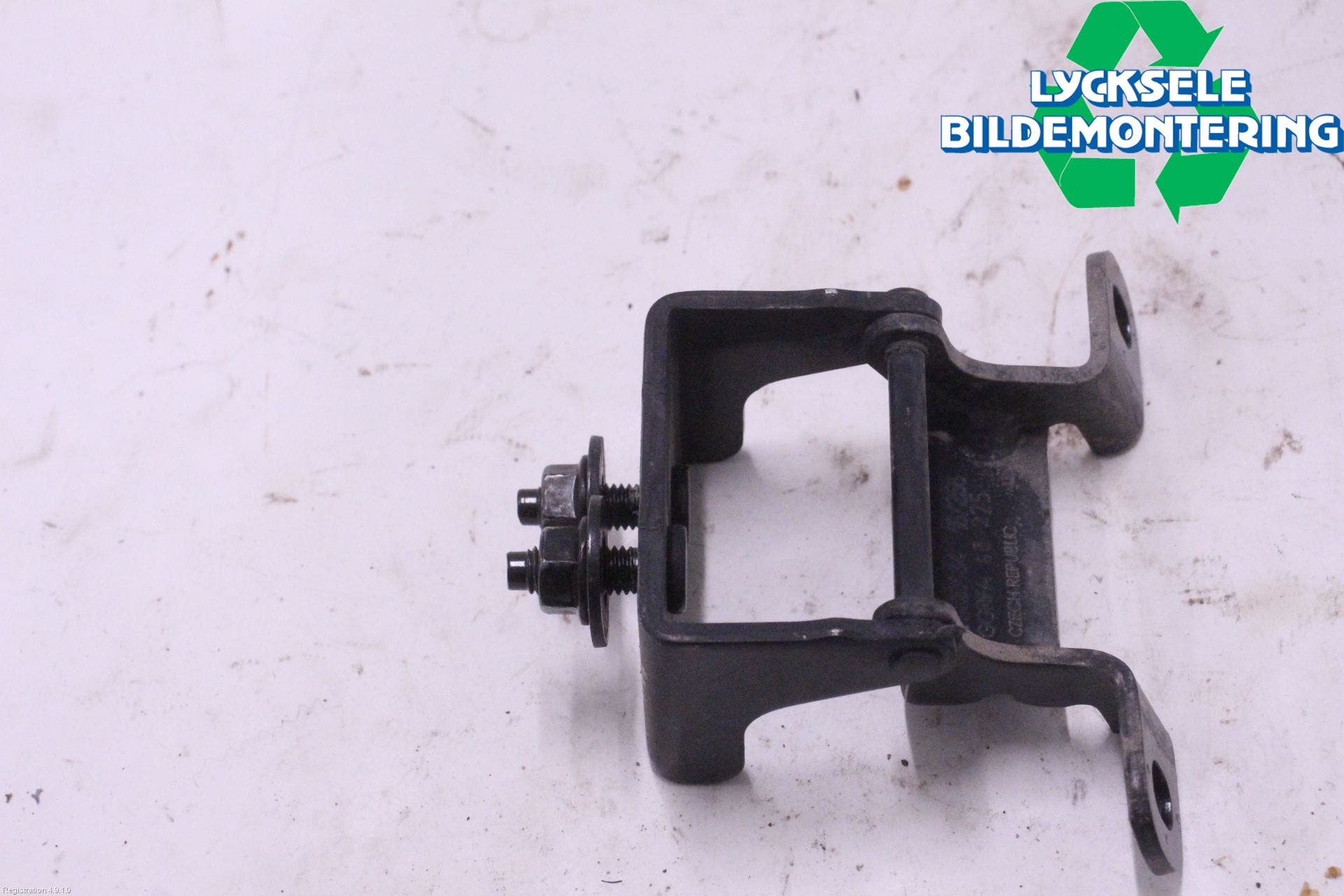 Volvo V90 17->> Bakluckegångjärn Hö