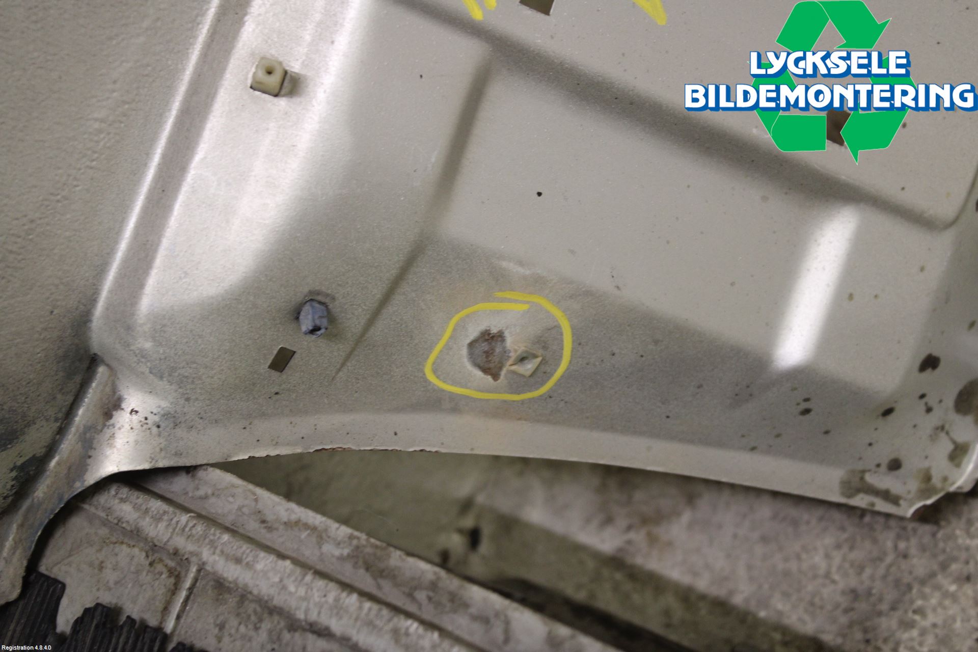 Audi V8       89- Skärm Fram Vänster