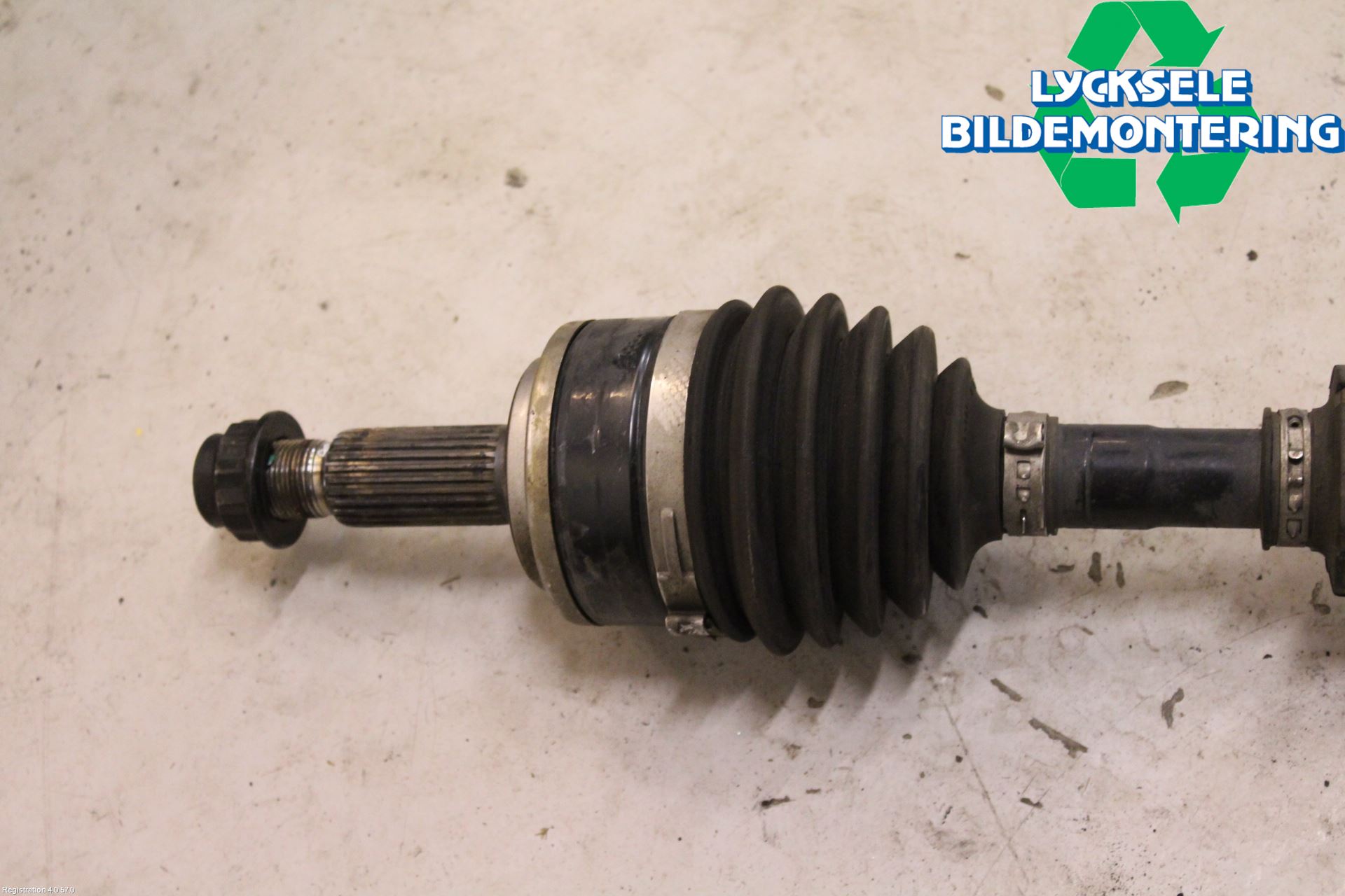 Toyota C-HR 16-23 Drivaxel Fram Höger