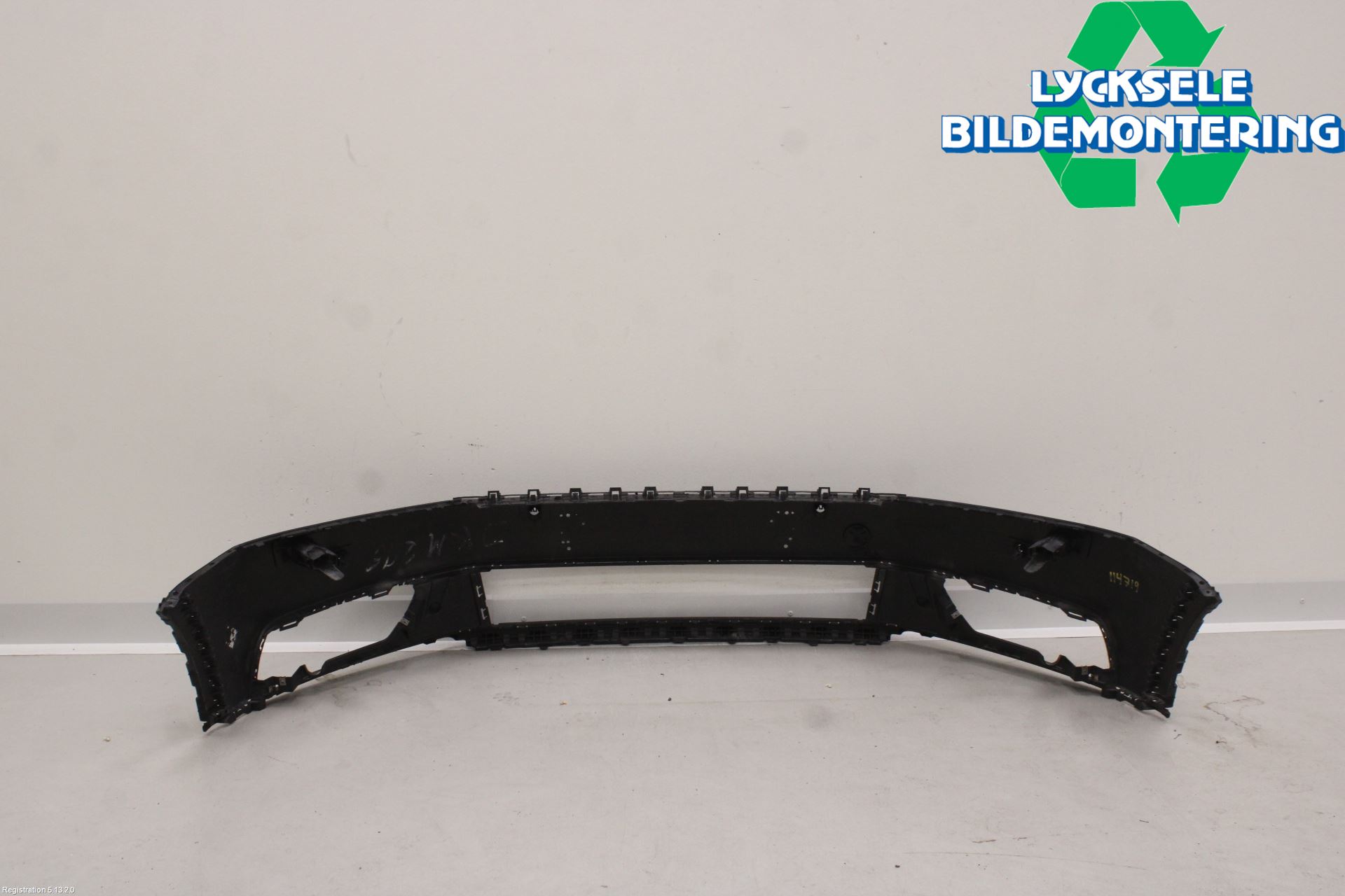 Volkswagen VW PASSAT 11-14 Stötfångarbeklädnad Fram