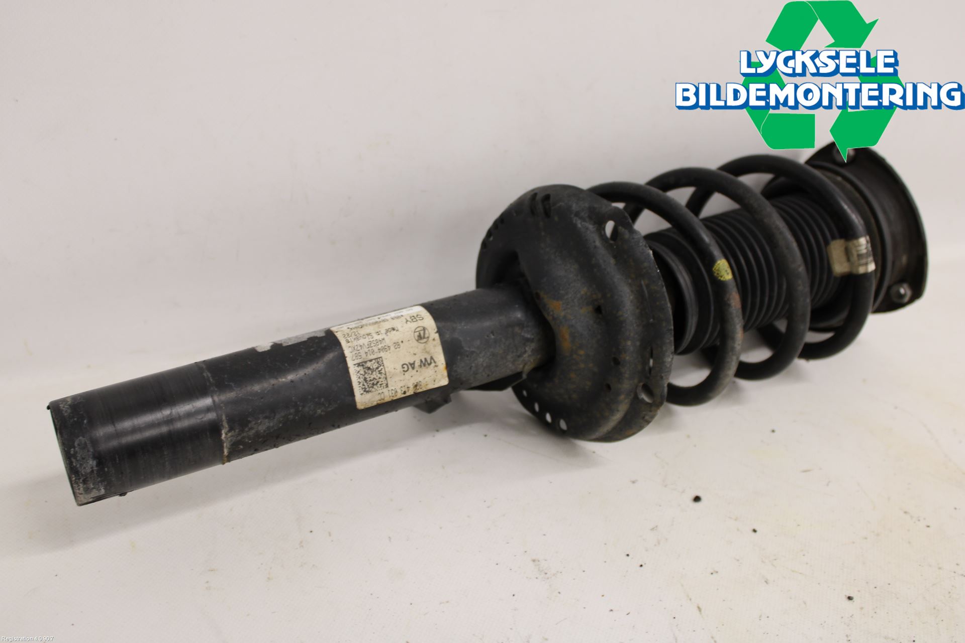 Volkswagen VW PASSAT 20-24 Fjäderben Fram Vänster