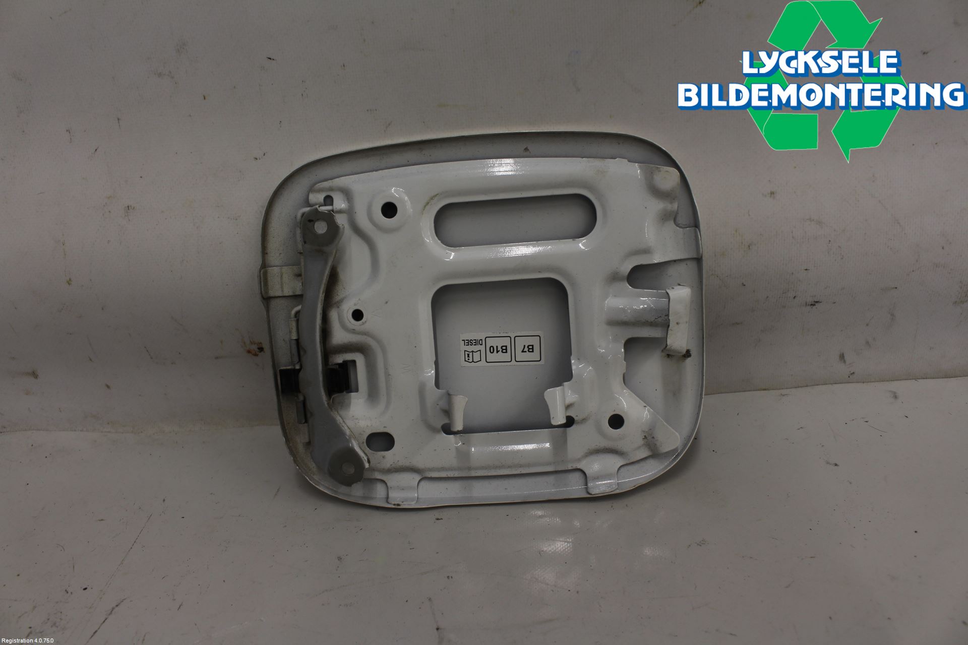 Toyota HILUX 16- Tanklucka