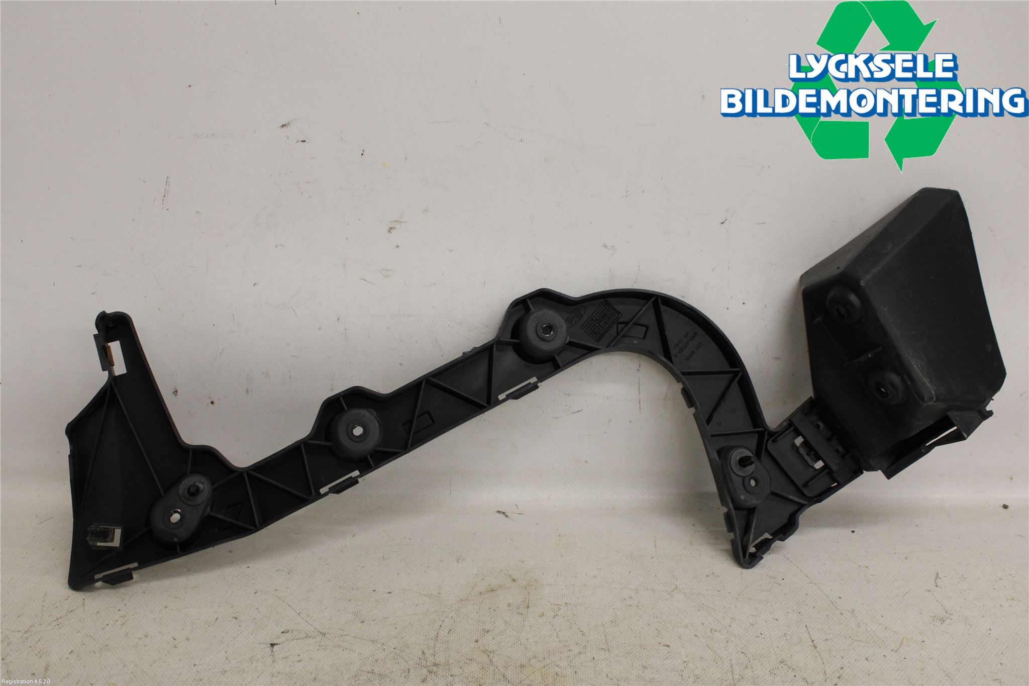 Ford FOCUS 15-18 Stötfångarfäste Bak Vä