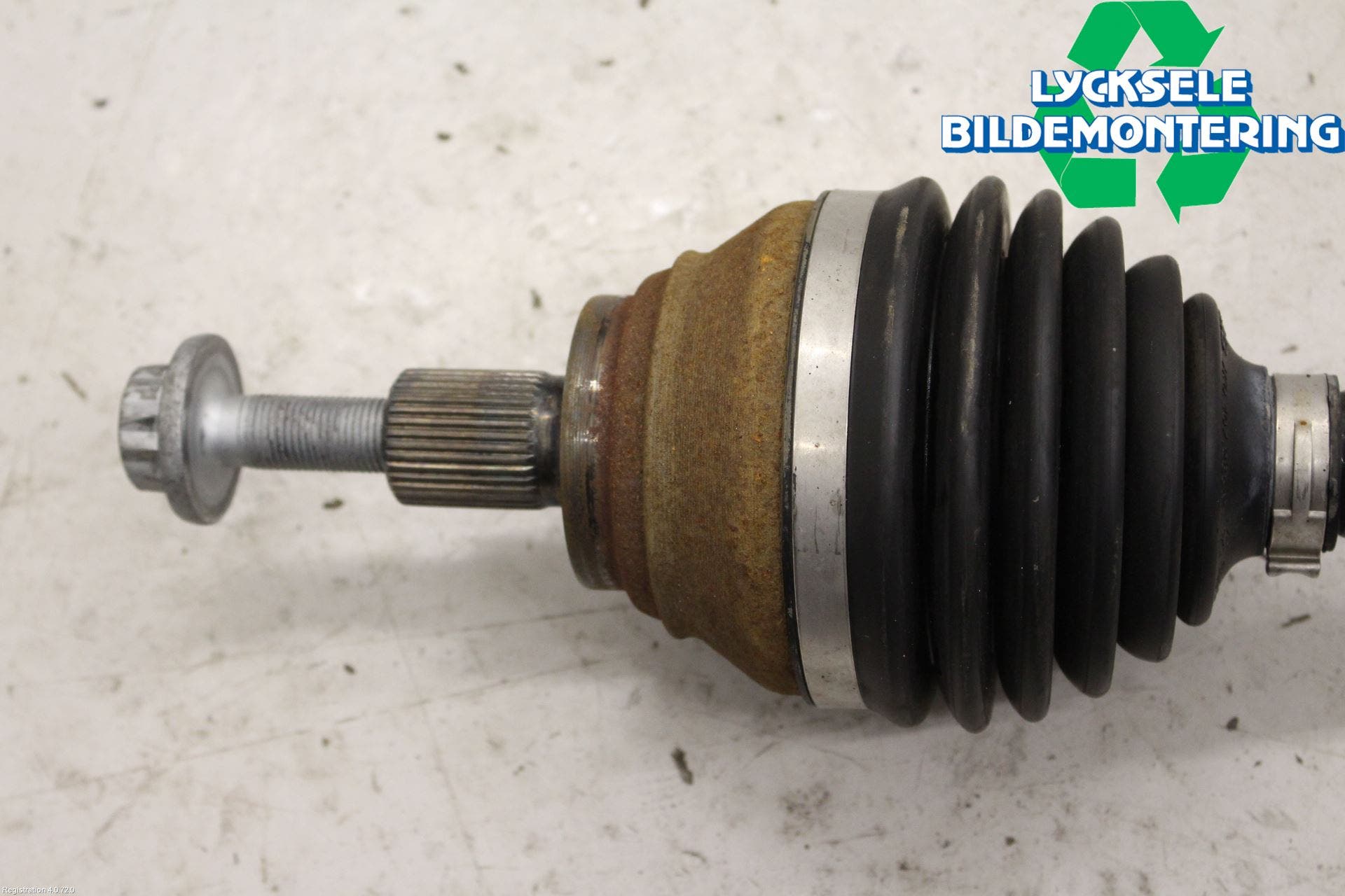 Skoda KAROQ 18- Drivaxel Fram Höger