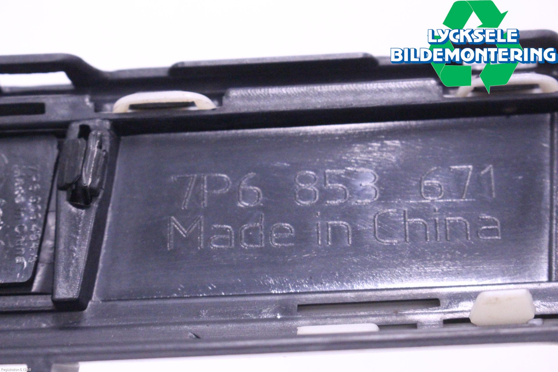 Volkswagen VW TOUAREG 7P 11-18 Grill-Galler