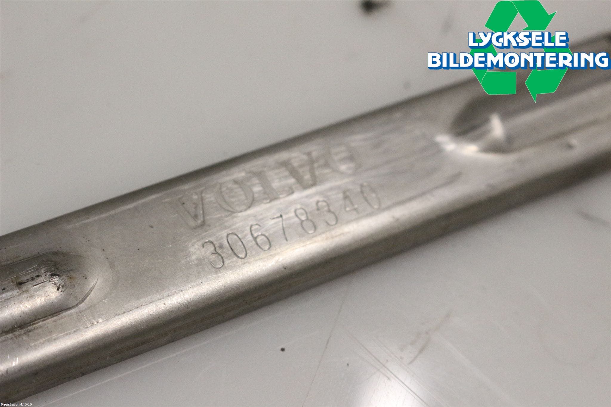 Volvo V70 08-13 Strålkast Fästsarg