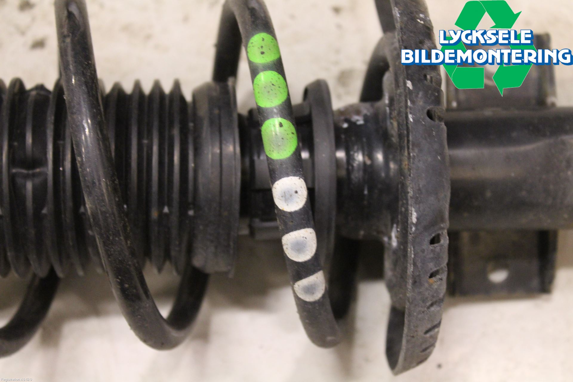 Volkswagen VW POLO 10-17 Fjäderben Fram Vänster