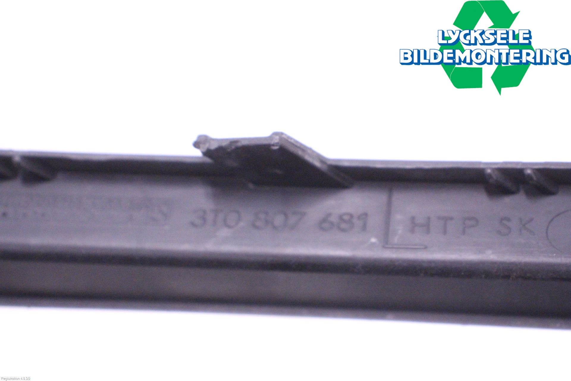 Skoda SUPERB 09-15 Dimljussarg Fram