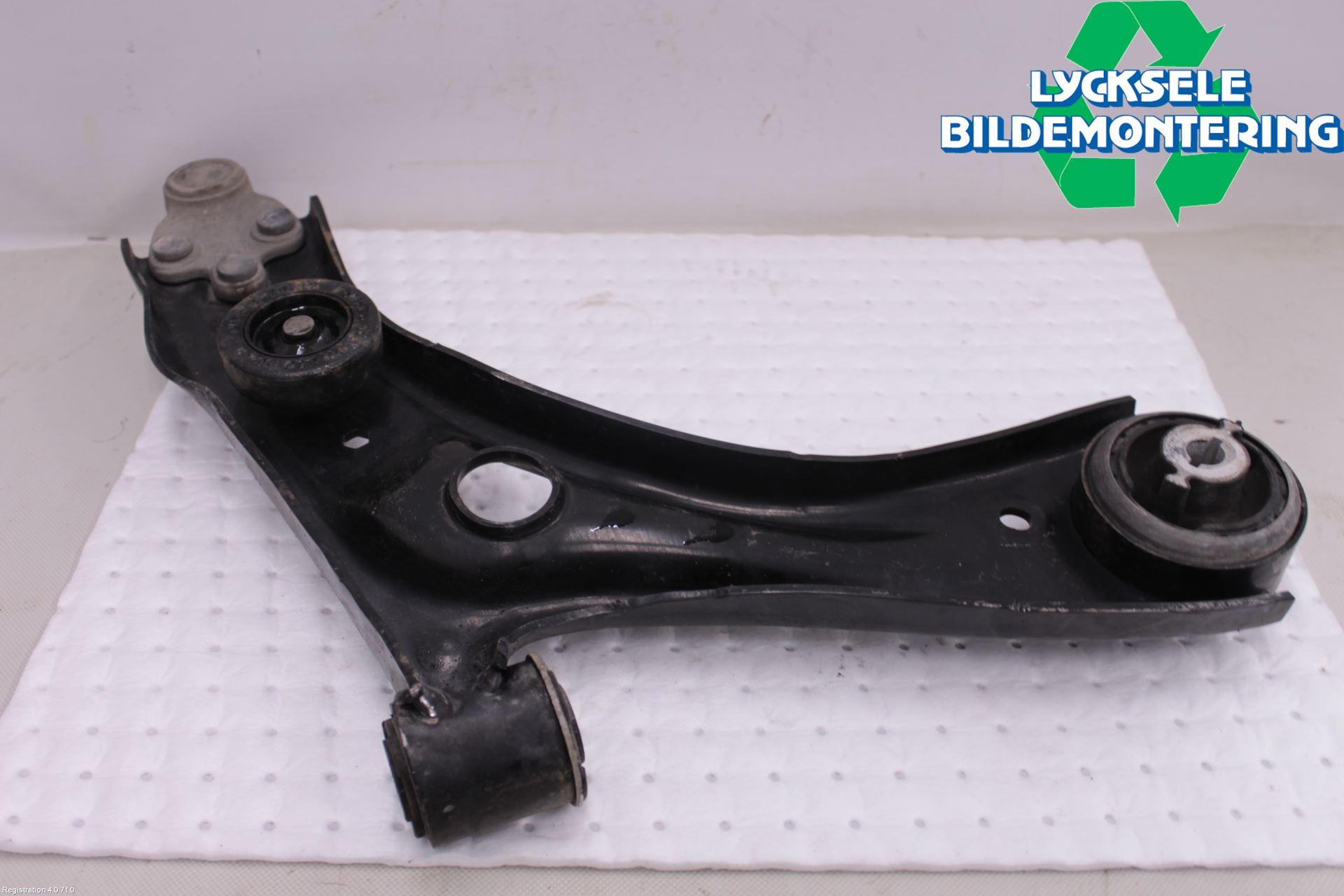 Ford FOCUS 19- Bärarm Fram Undre Vä