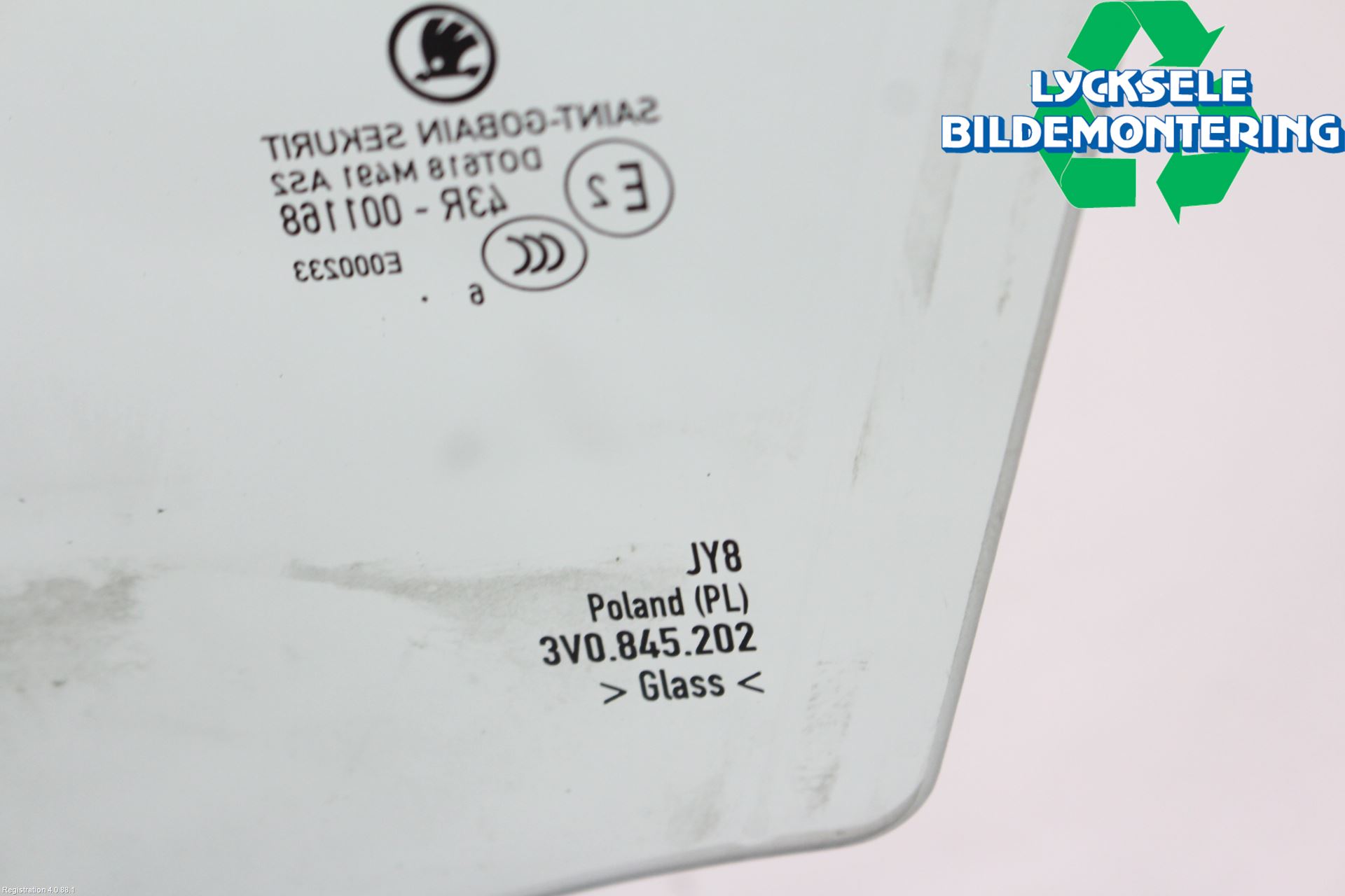 Skoda SUPERB 16-24 Dörruta Fram Höger