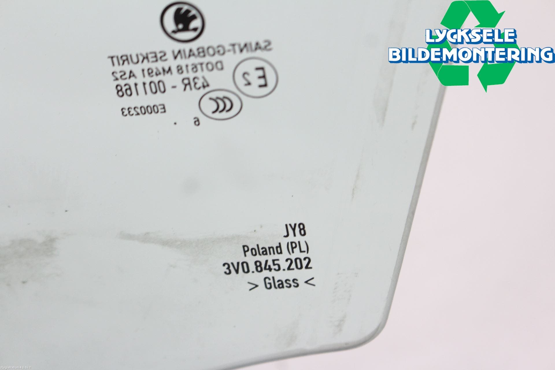 Skoda SUPERB 16-24 Dörruta Fram Höger