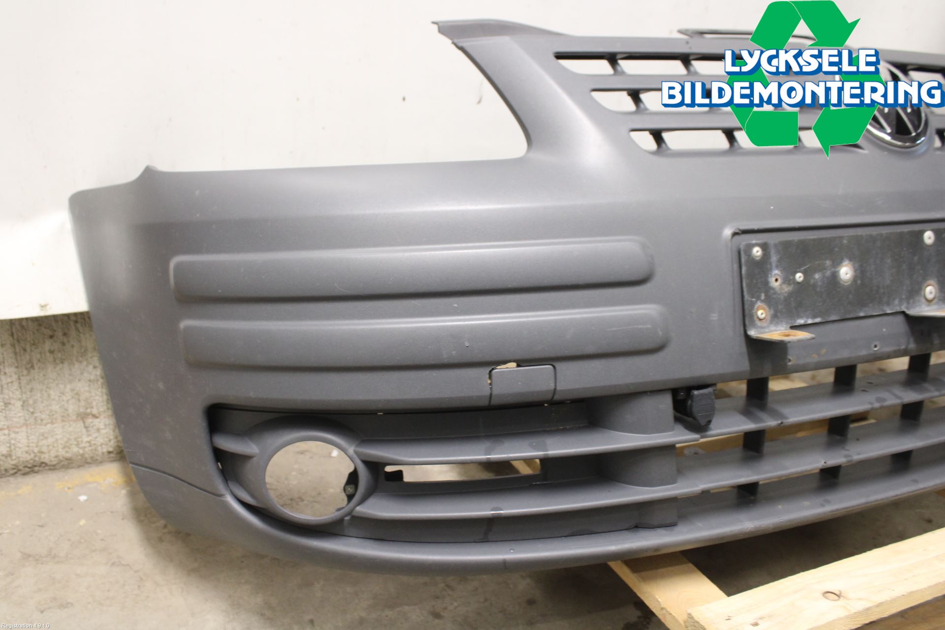 Volkswagen VW CADDY      04-10 Stötfångarbeklädnad Fram