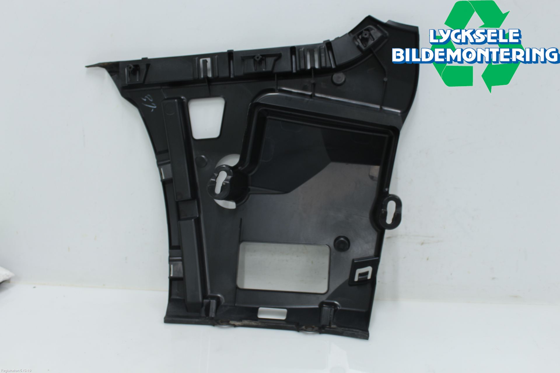 BMW 3 F30/F31/F80 12-19 Stötfångarfäste Bak Hö