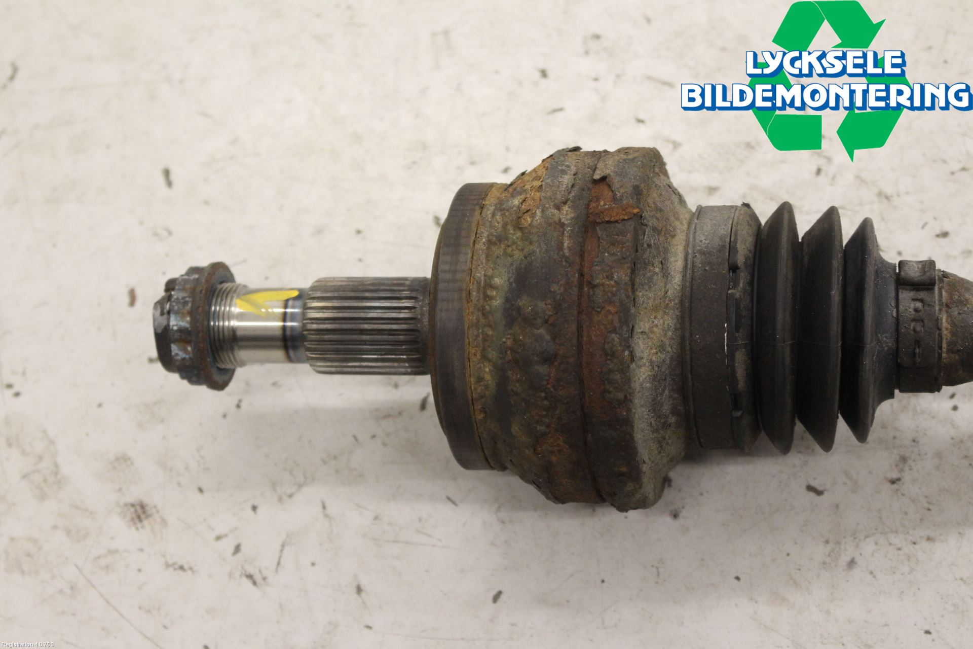Mercedes-Benz MB E-KLASS (W212) 09-16 Drivaxel Bak Vänster