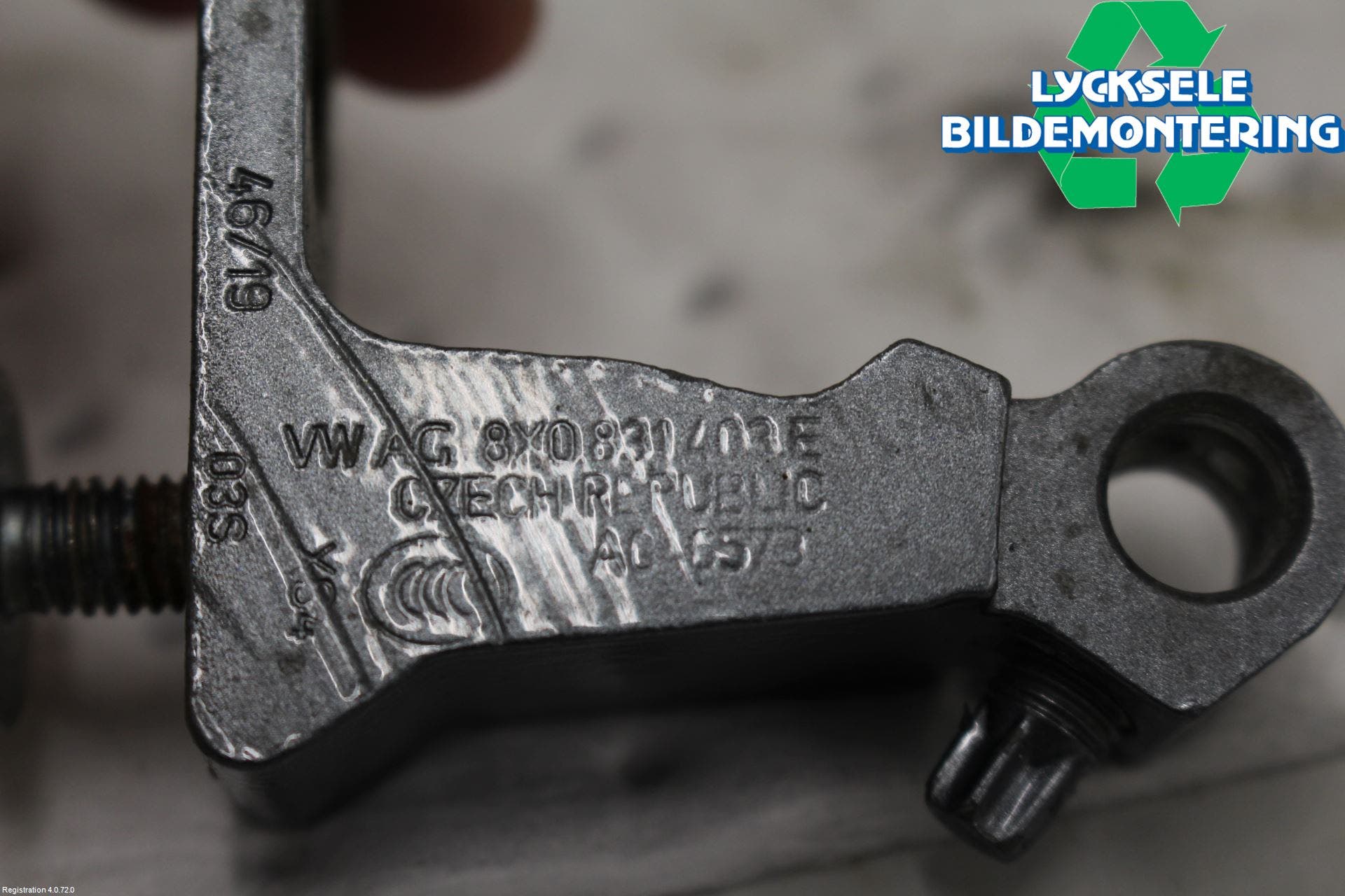 Skoda KAROQ 18- Dörrgångjärn