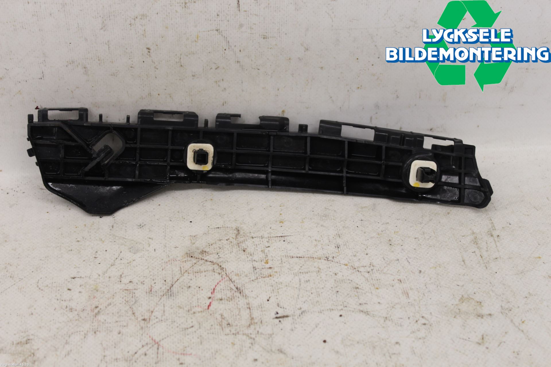 Toyota YARIS XP130 12-14 Stötfångarfäste Bak Hö