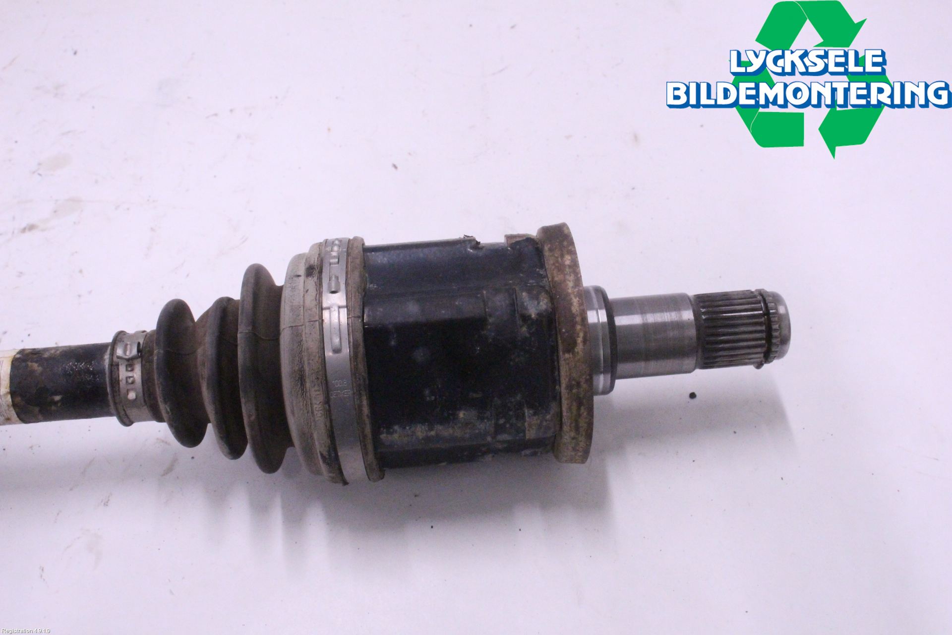 Toyota HILUX 16- Drivaxel Fram Vänster