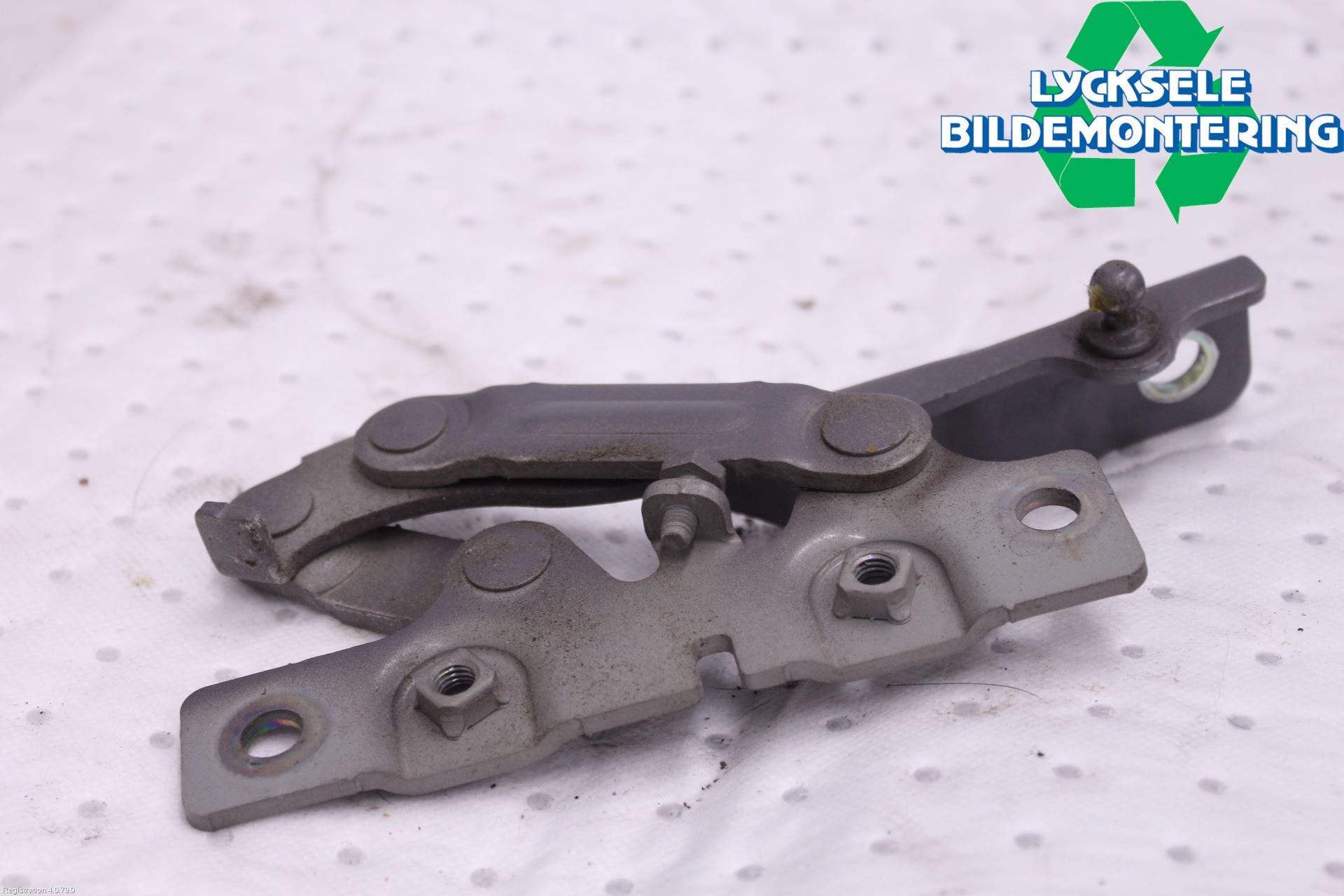 Hyundai SANTA FE 13-18 Huvgångjärn