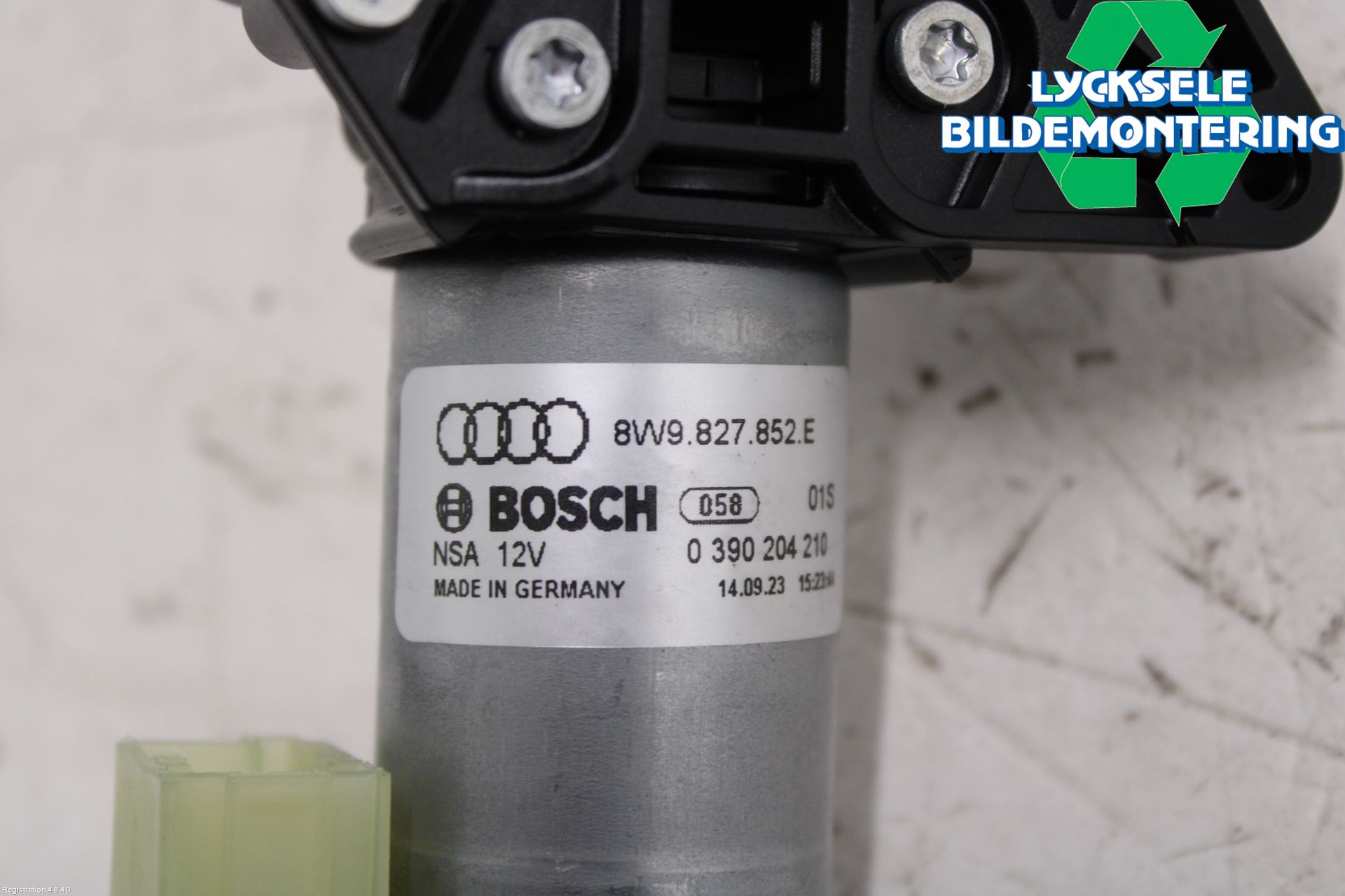 Audi A4/S4 B9 20- Bakluckegångjärn Hö