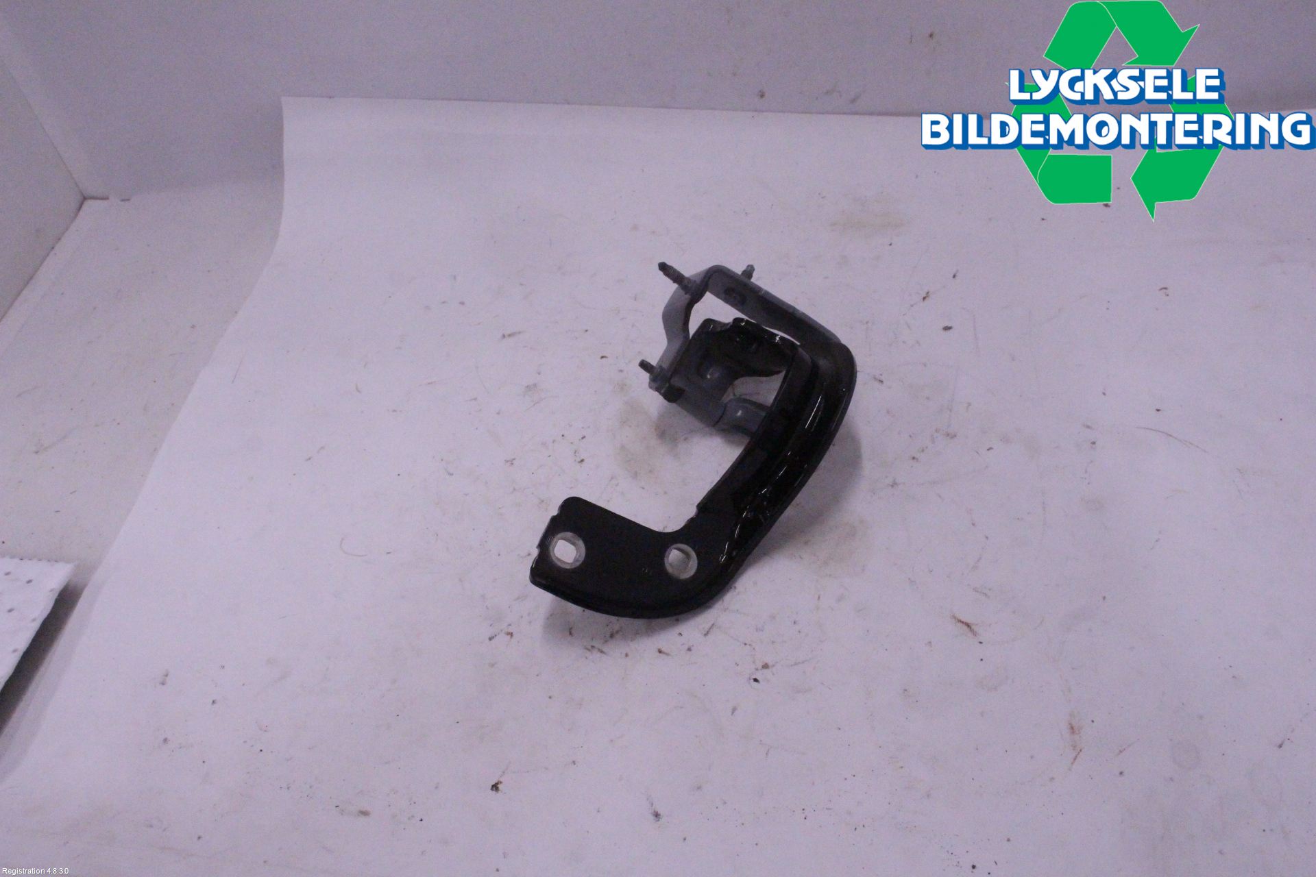 Audi A4/S4 B9 16-19 Bakluckegångjärn Vä