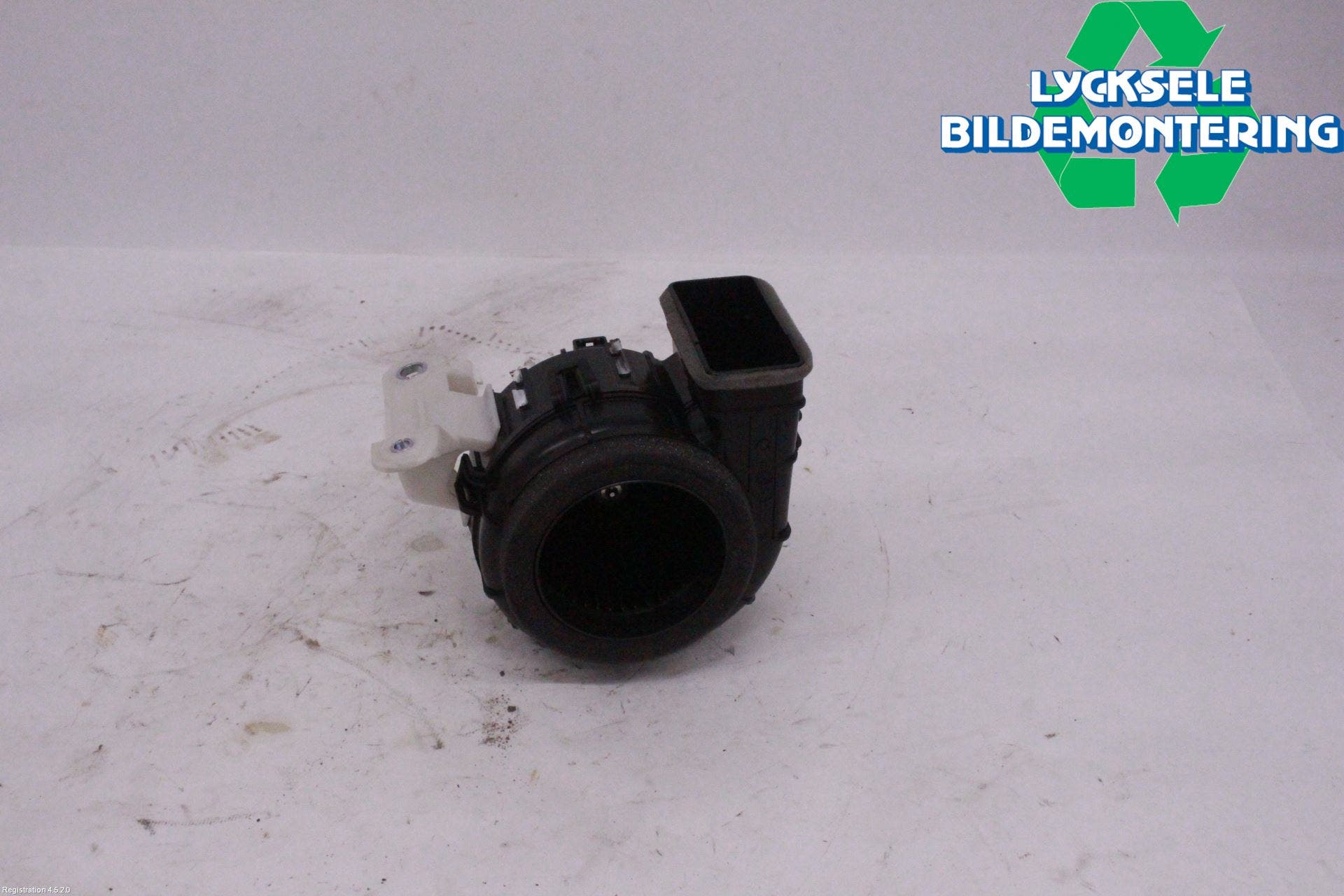 Toyota YARIS XP21 20- Kylfläkt El