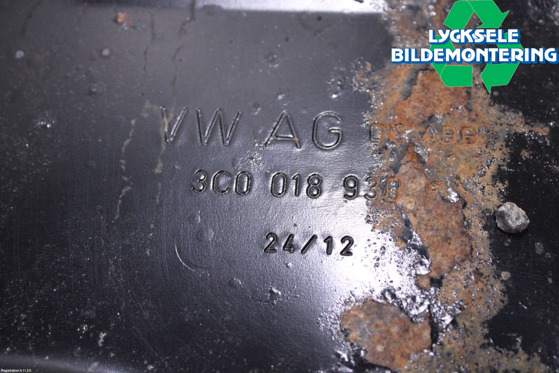 Volkswagen VW PASSAT 11-14 Hasplåt Plåt-Plast