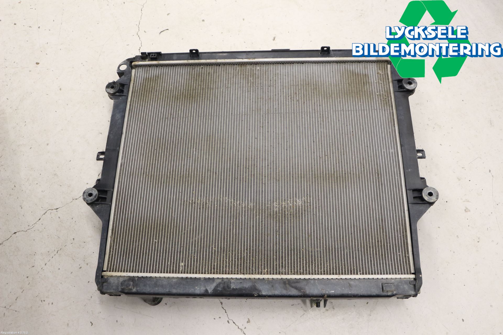 Toyota HILUX 16- Kylare Man