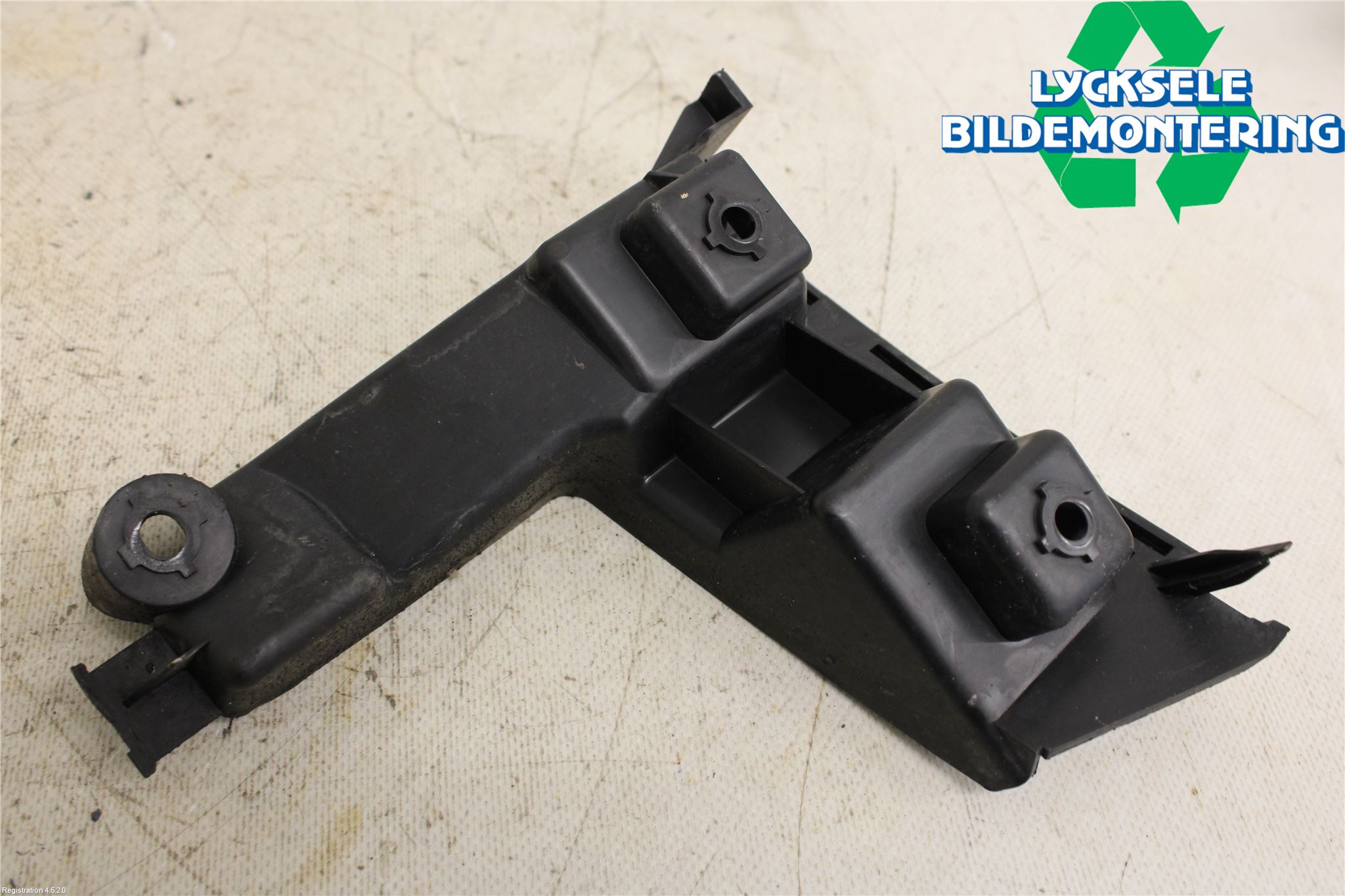 Volvo V70 08-13 Stötfångarfäste Bak Vä