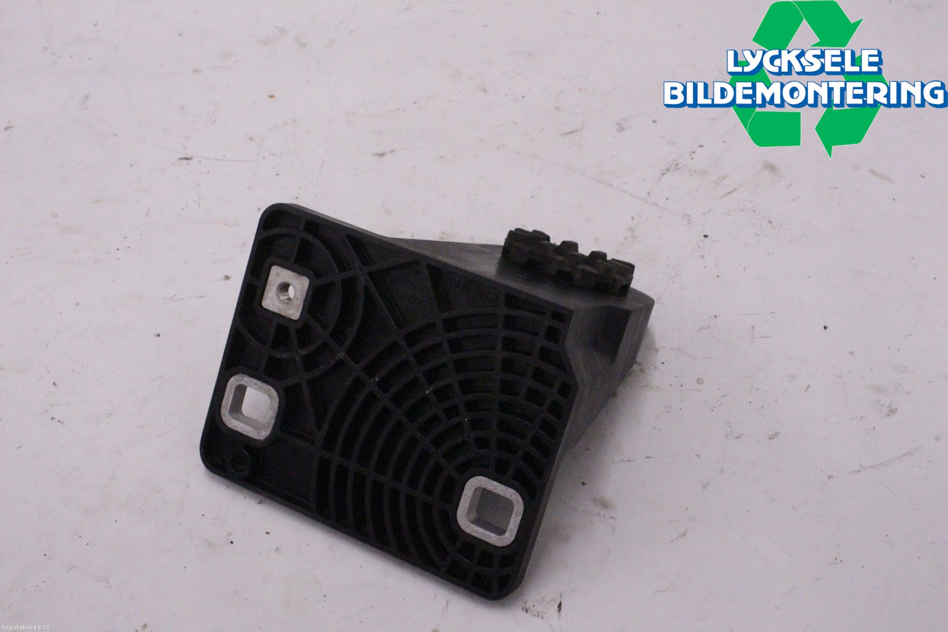 Volkswagen VW ID.4 21- Kylarfäste-Ram-Balk