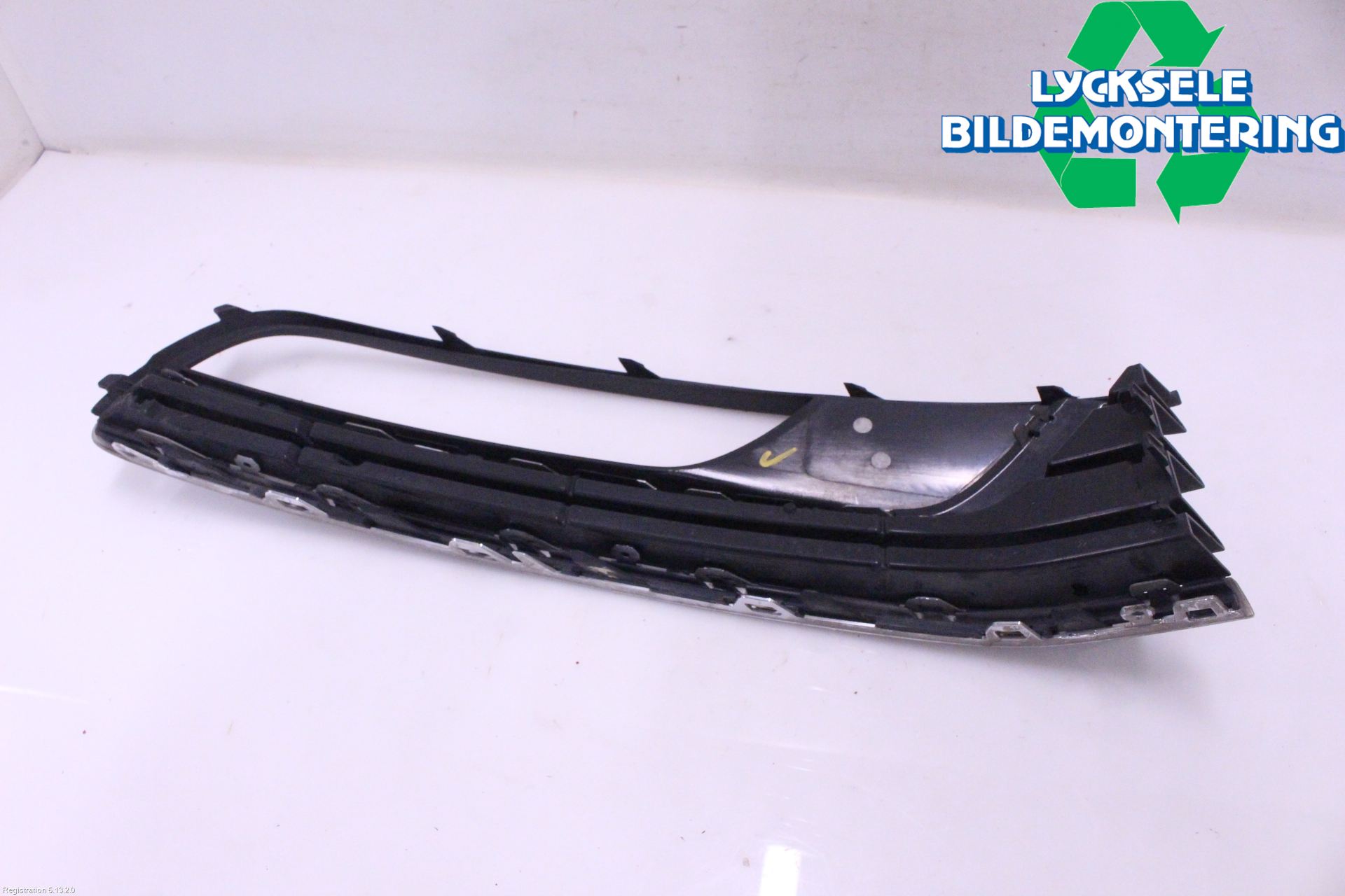 Volkswagen VW PASSAT 11-14 Dimljussarg Fram