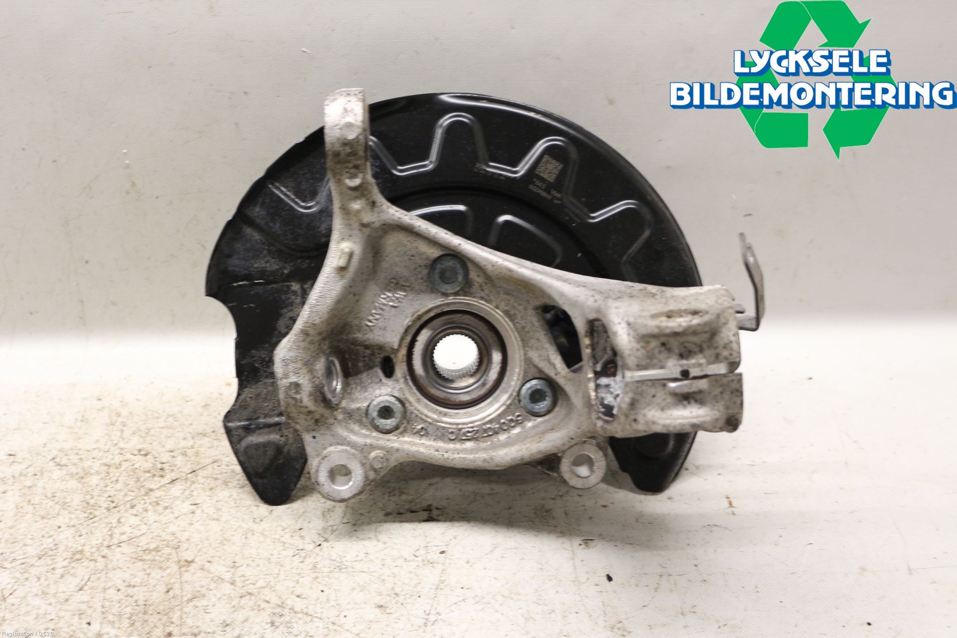 Volkswagen VW PASSAT 15-19 Styrspindel Lagerhus Vä