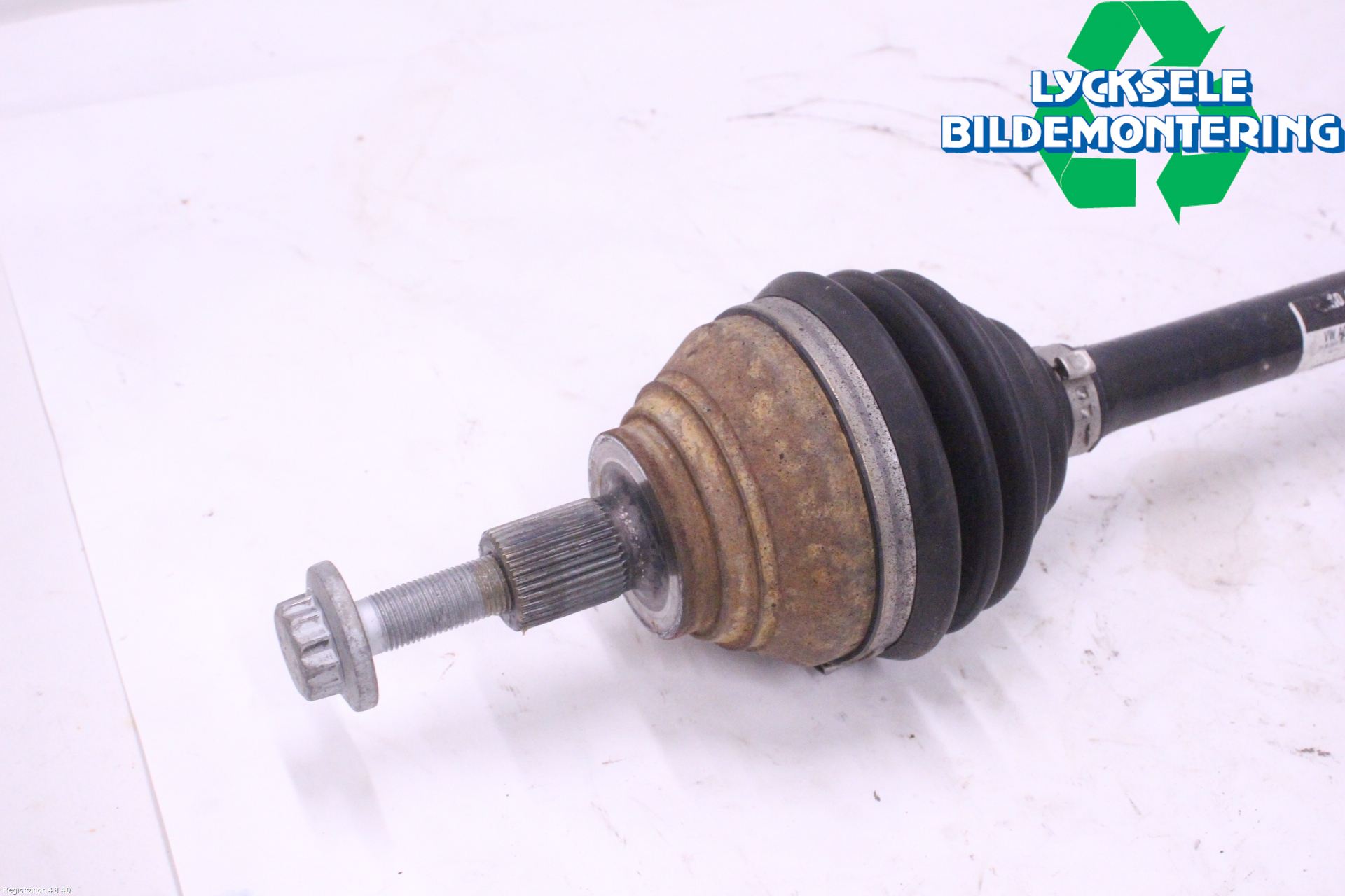 Volkswagen VW TIGUAN 16-24 Drivaxel Fram Vänster