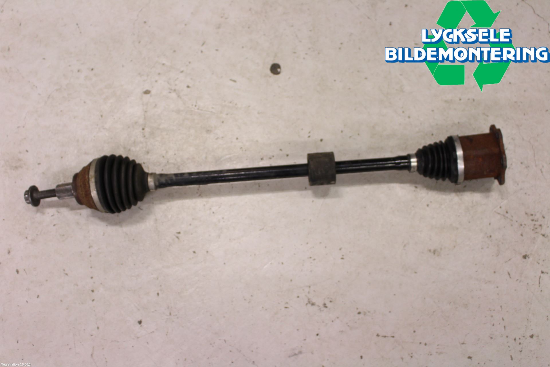 Volkswagen VW GOLF SPORTSVAN 15-20 Drivaxel Fram Höger