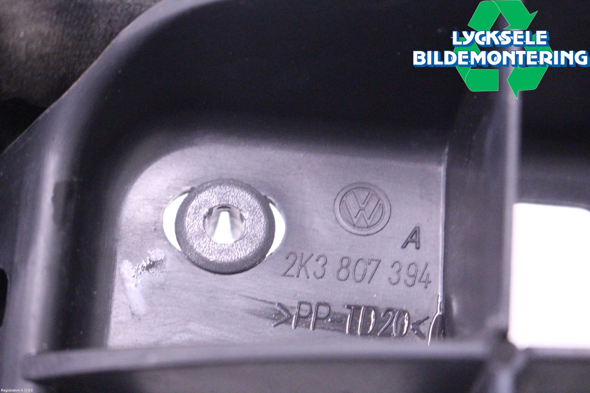 Volkswagen VW CADDY 11-15 Stötfångarfäste Bak Hö