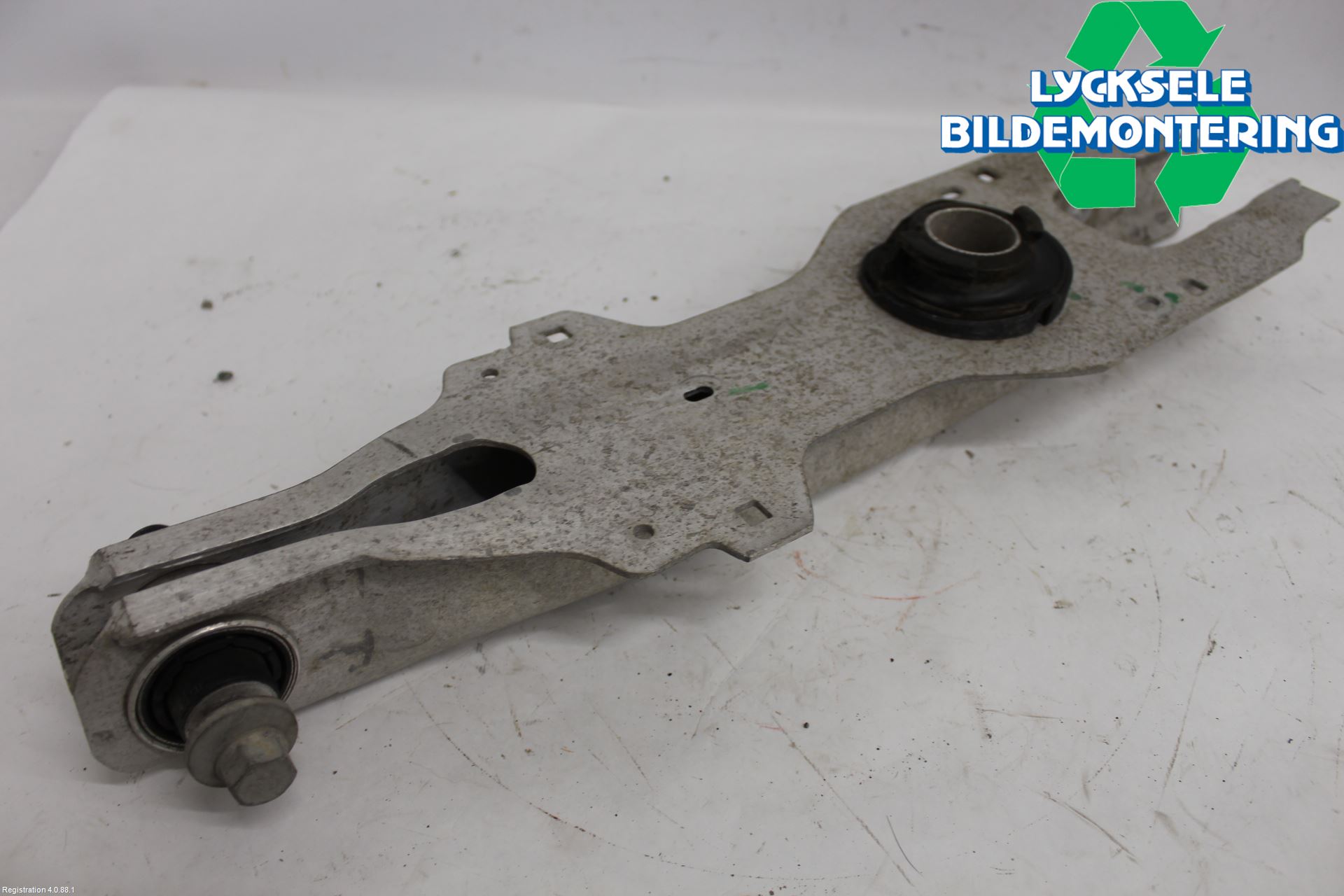 Ford KUGA/KUGA PHEZ/FHEV 20- Bärarm Bak Vänster