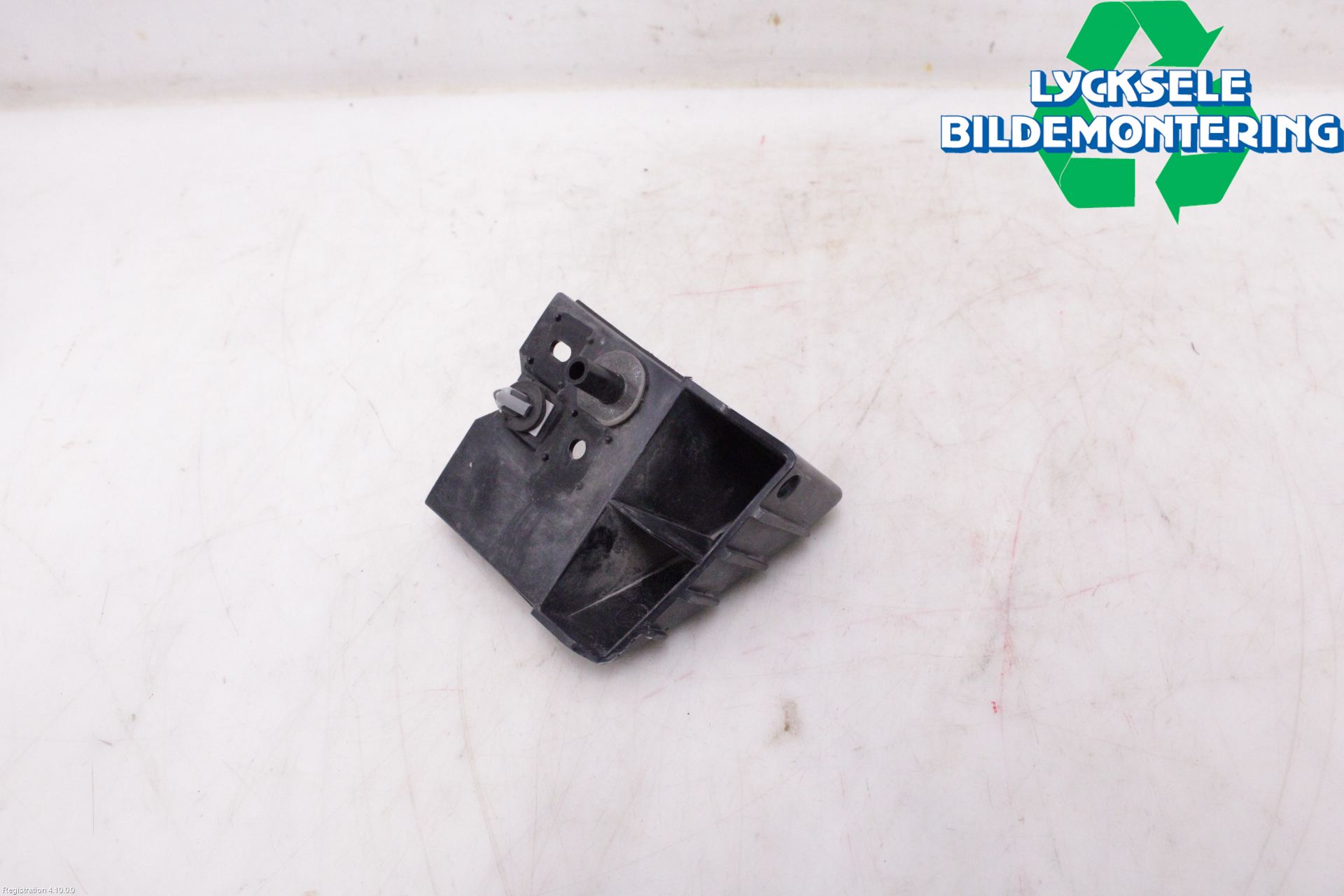 Ford KUGA 13-16 Stötfångarfäste Bak Vä