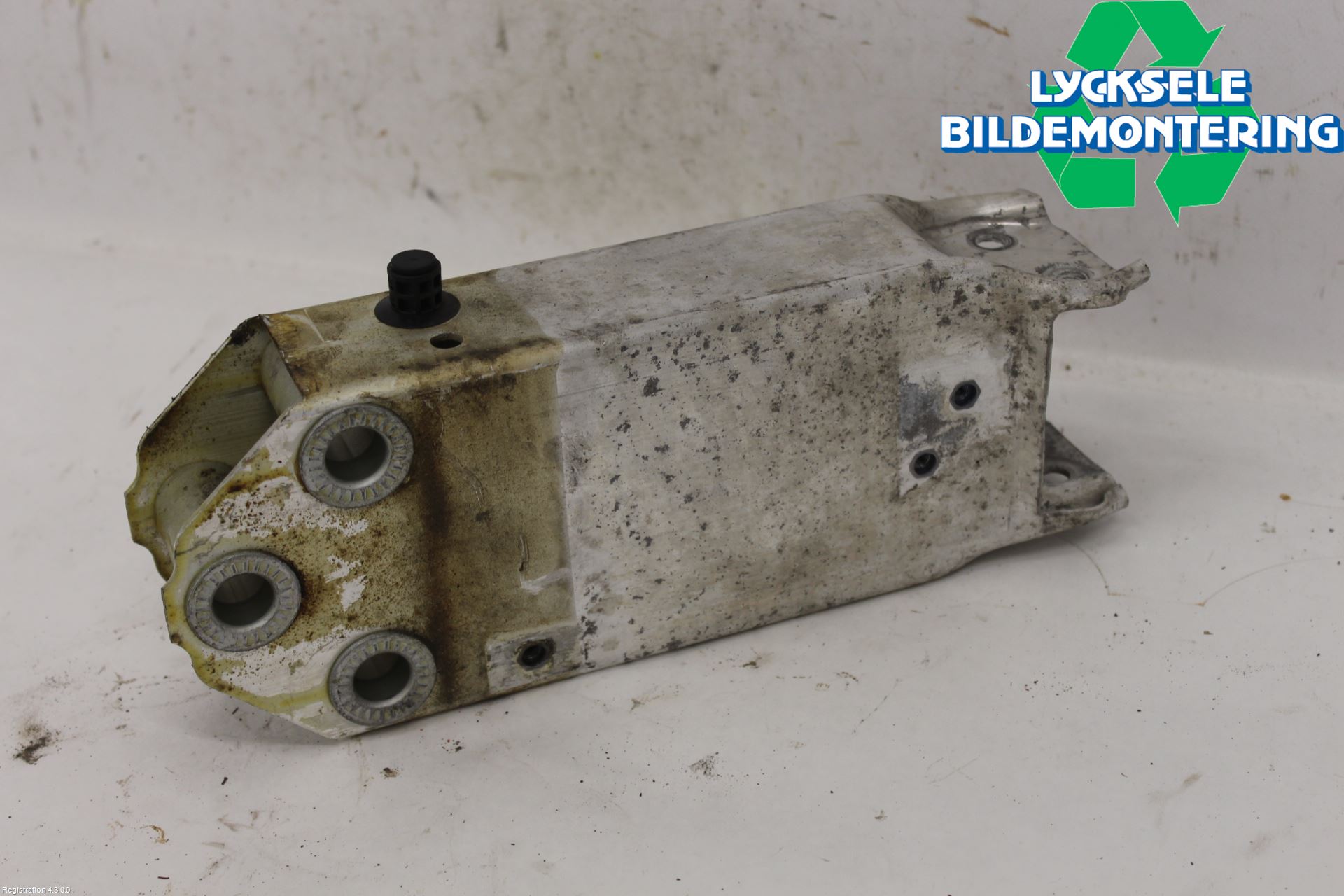 BMW 5 F10/F11/F18 09-17 Stötfångarbärjärn Fram