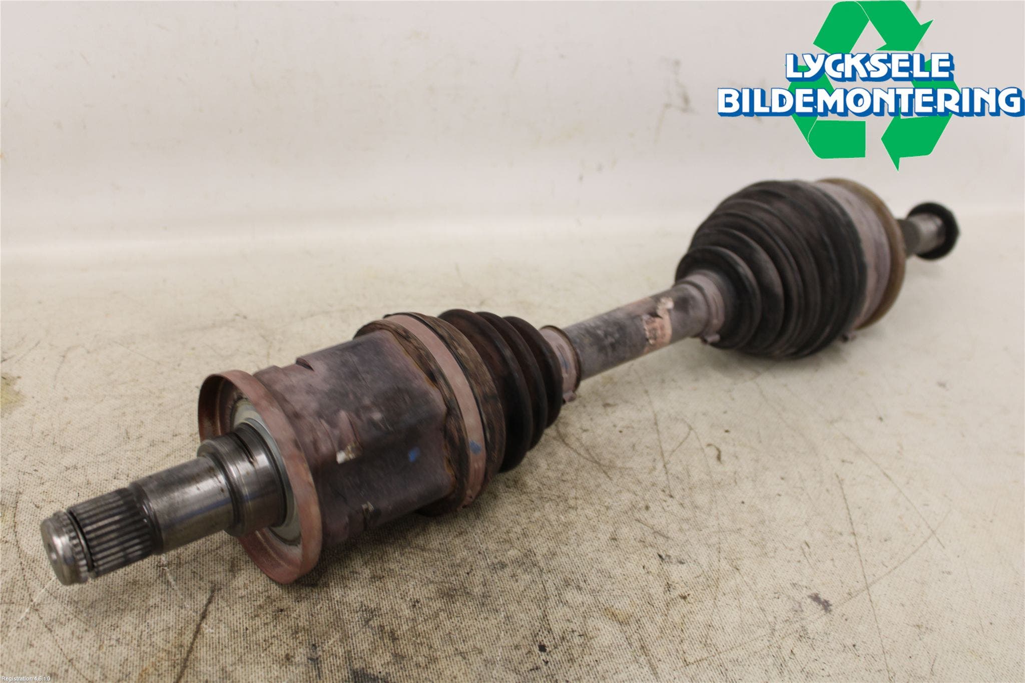 Toyota HILUX 16- Drivaxel Fram Höger