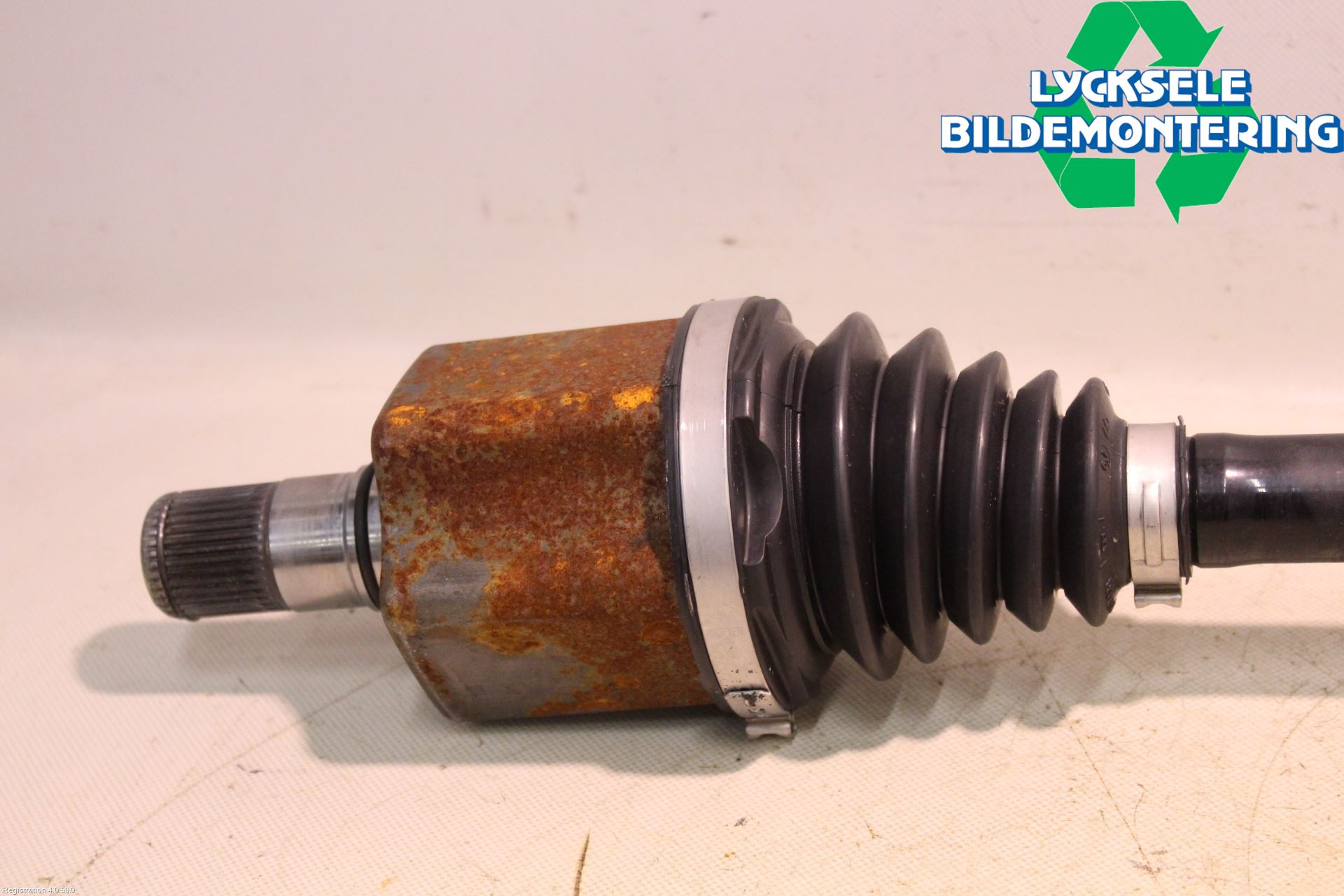 Seat TARRACO 19- Drivaxel Fram Vänster