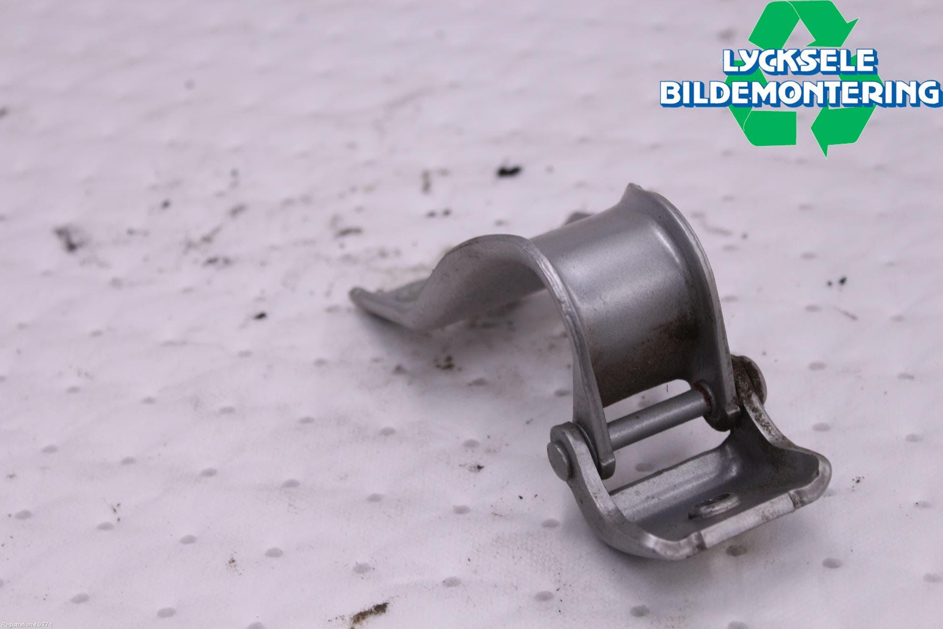 Ford KUGA 08-12 Bakluckegångjärn Hö