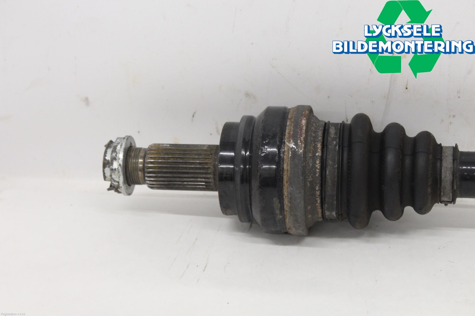 BMW 5 F10/F11/F18 09-17 Drivaxel Bak Höger
