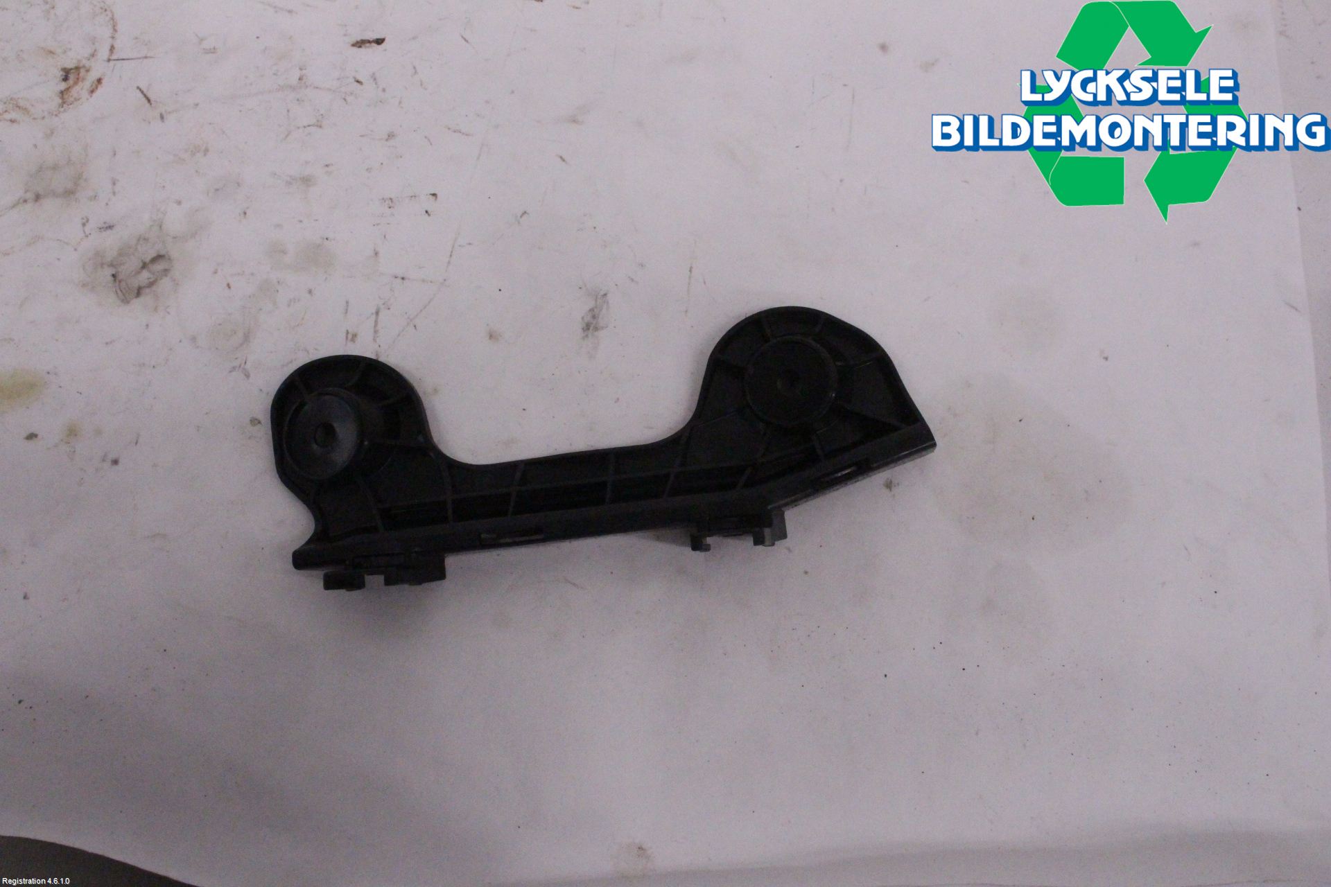 Cupra BORN 22- Stötfångarfäste Bak Vä