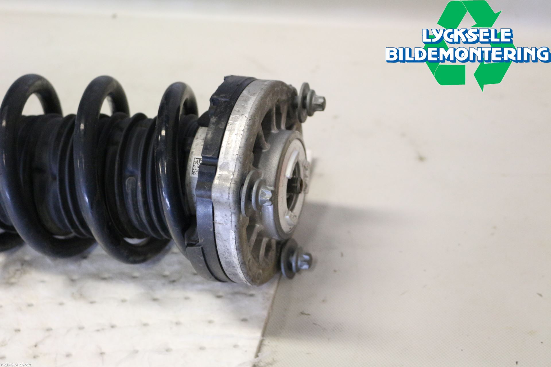 BMW 5 G30/G31/F90 17-23 Fjäderben Fram Höger